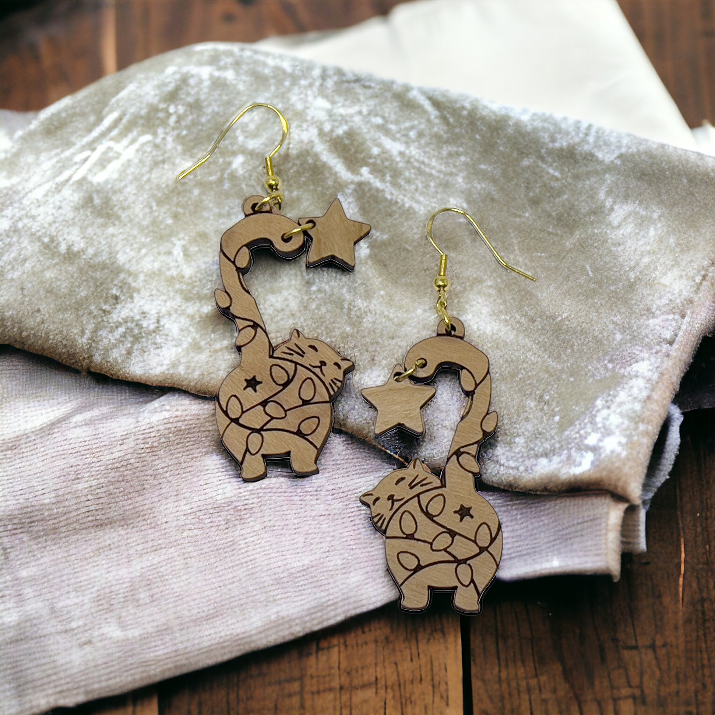 Star-Tailed Cat Earrings – Whimsical Wooden Holiday Pet Jewelry