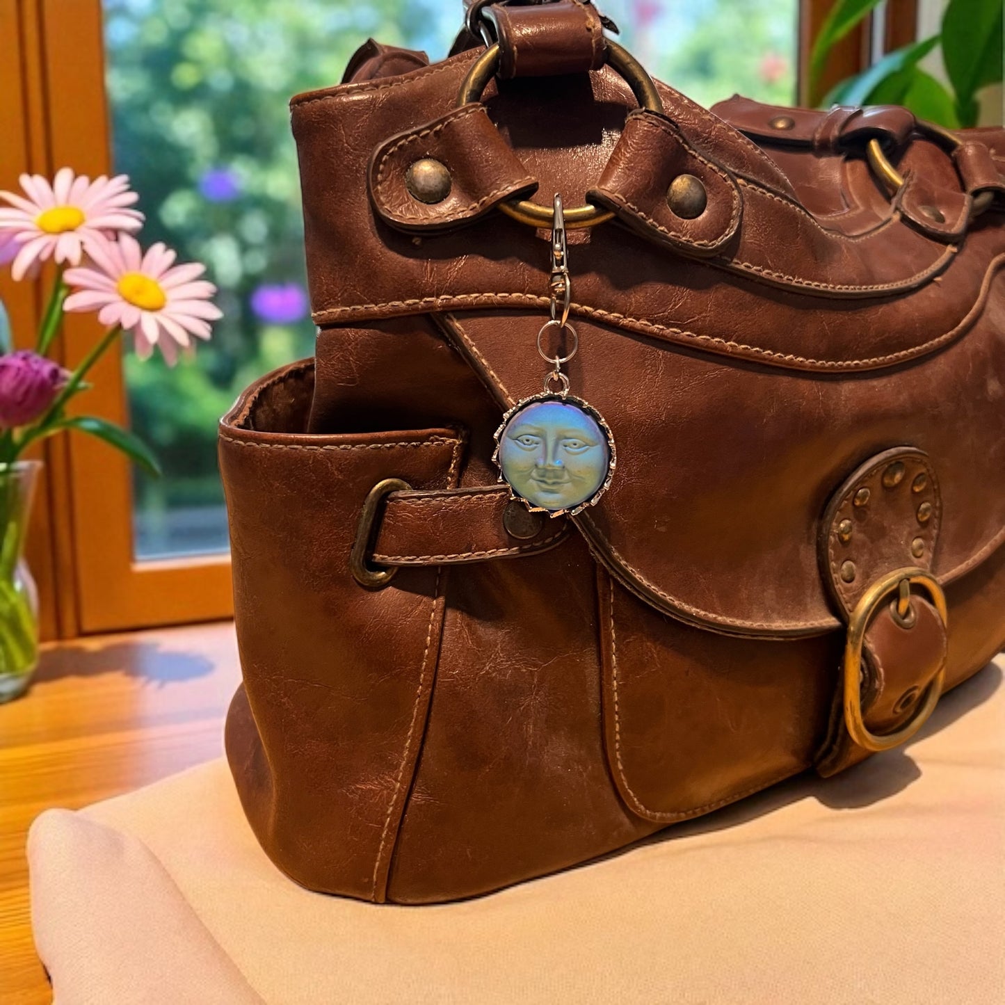 Blue Sun Face Purse Charm – Retro Celestial Keychain for Her