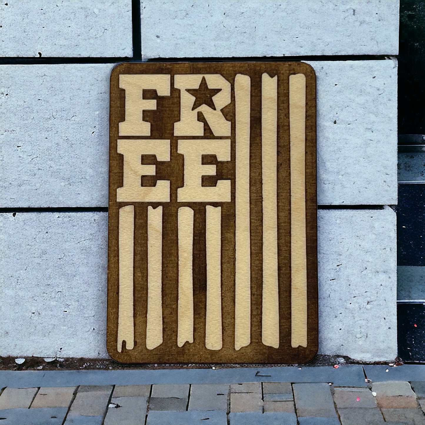 Free Flag Vertical Magnet – Patriotic Rustic Wood Decor