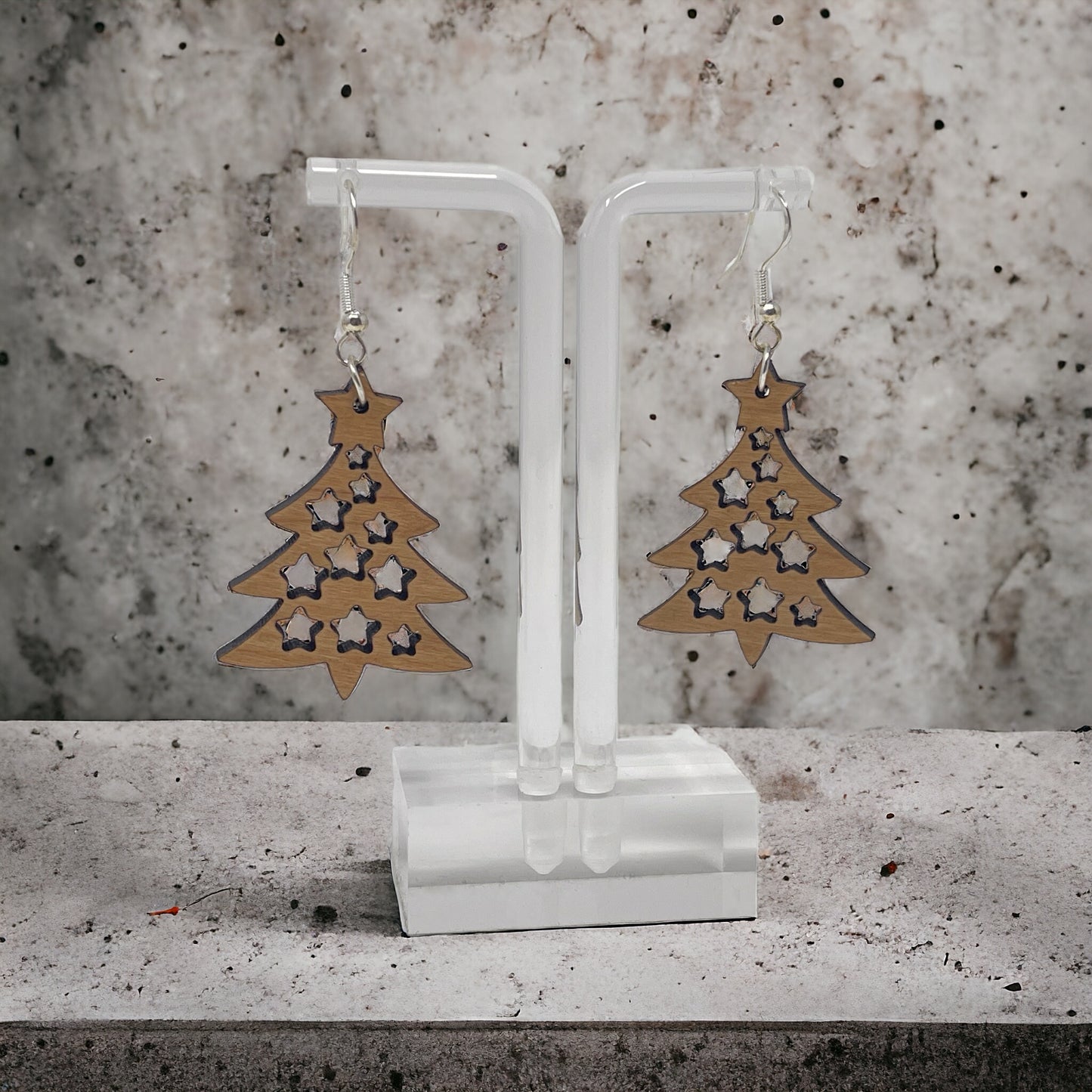 Wood Christmas Tree Earrings – Star Cutout Holiday Jewelry in Natural Wood