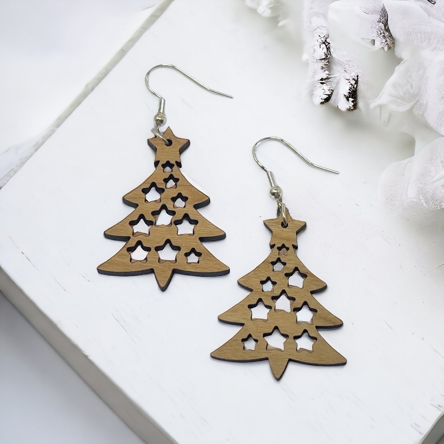 Wood Christmas Tree Earrings – Star Cutout Holiday Jewelry in Natural Wood