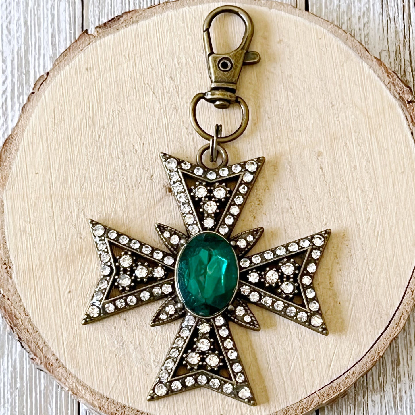 Emerald Jeweled Cross Purse Charm – Vintage-Inspired Bag Accessory