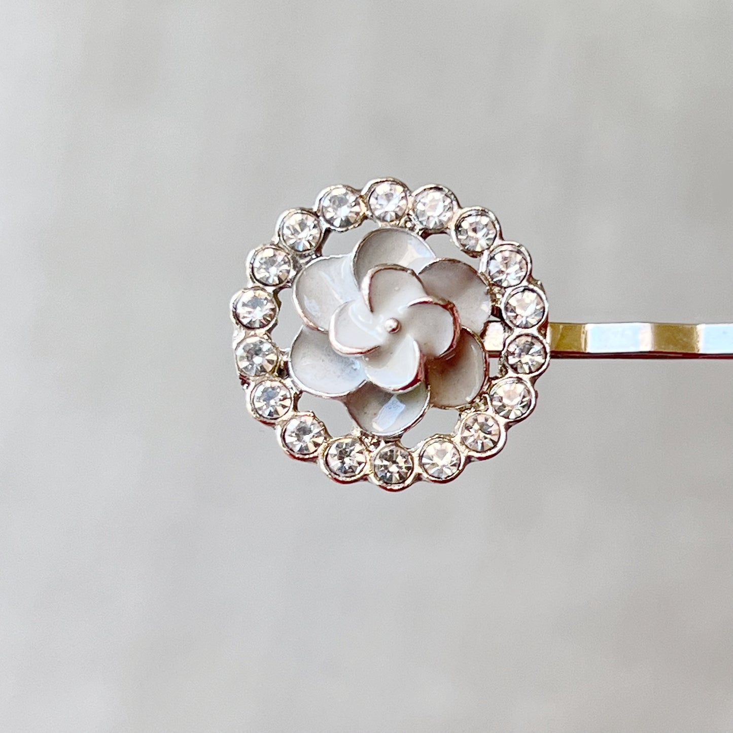 Gray Flower Rhinestone Hair Pins: Elegant Accents for Stylish Hairdos