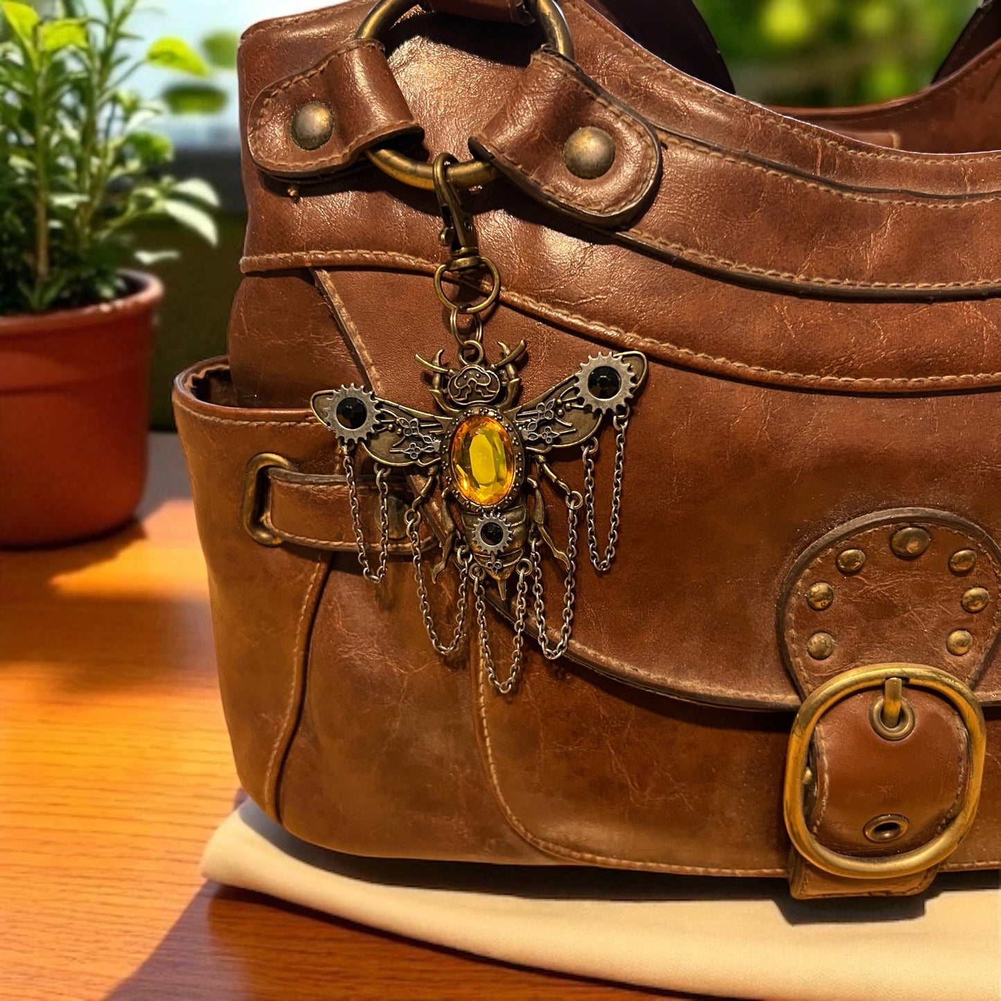 Steampunk Bee Purse Charm – Mixed Metal Gear Keychain with Crystals