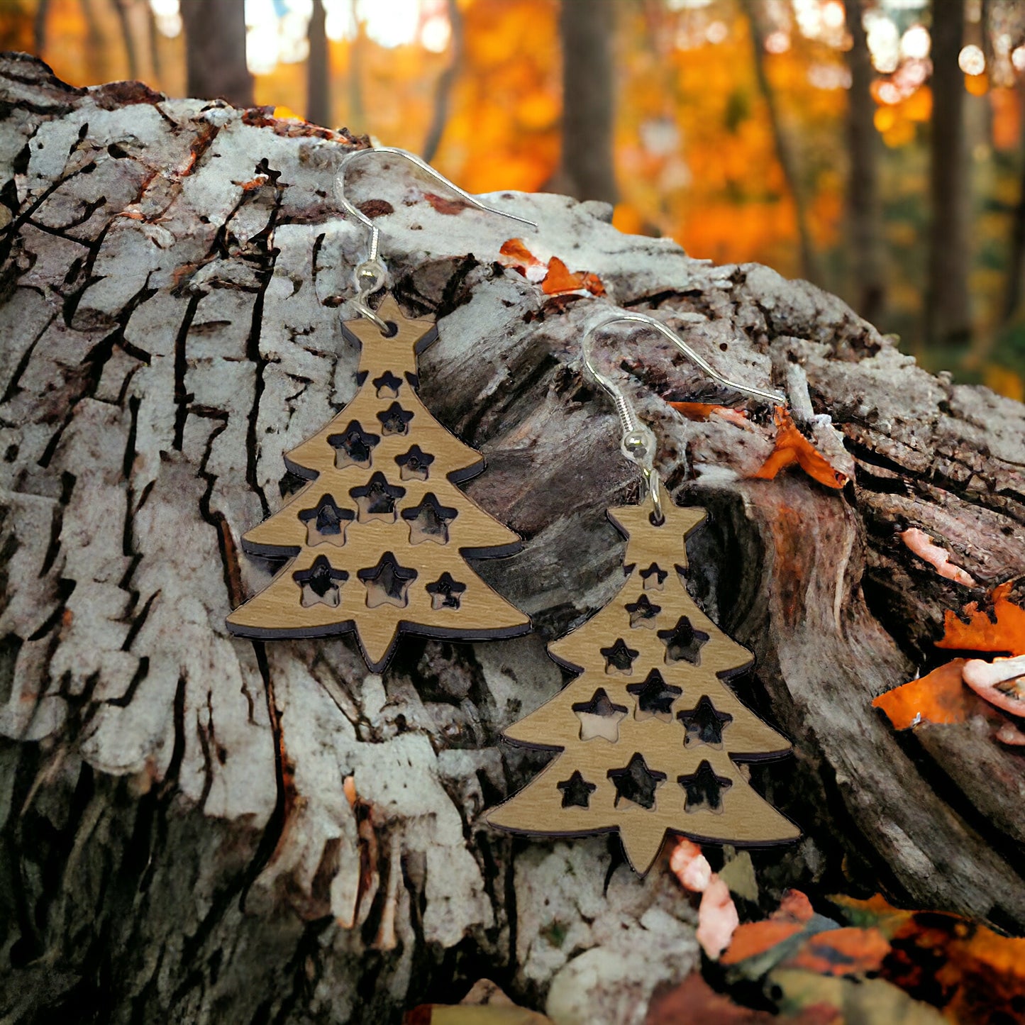 Wood Christmas Tree Earrings – Star Cutout Holiday Jewelry in Natural Wood