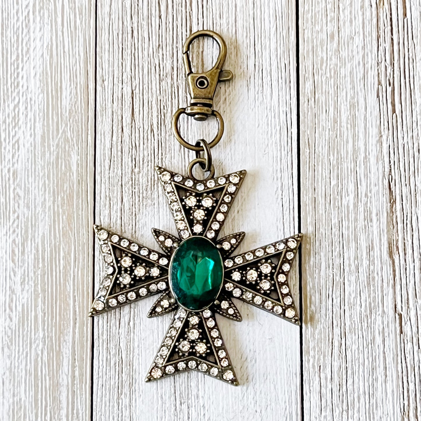 Emerald Jeweled Cross Purse Charm – Vintage-Inspired Bag Accessory