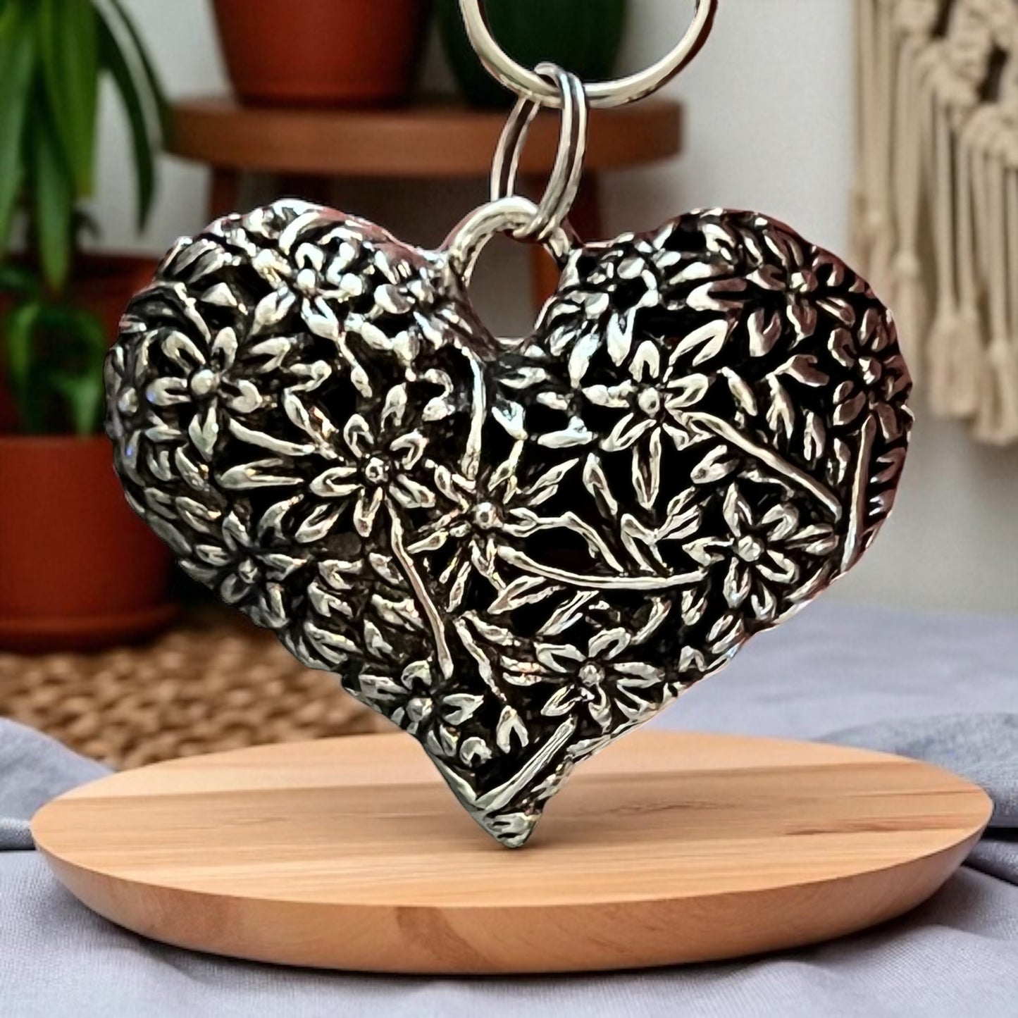 Encanto del bolso del llavero del tirón de la cremallera del corazón de plata con las flores grabadas