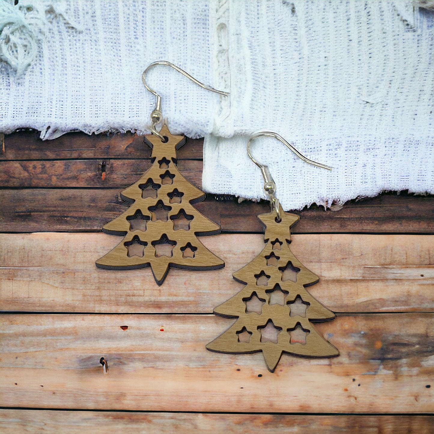 Wood Christmas Tree Earrings – Star Cutout Holiday Jewelry in Natural Wood