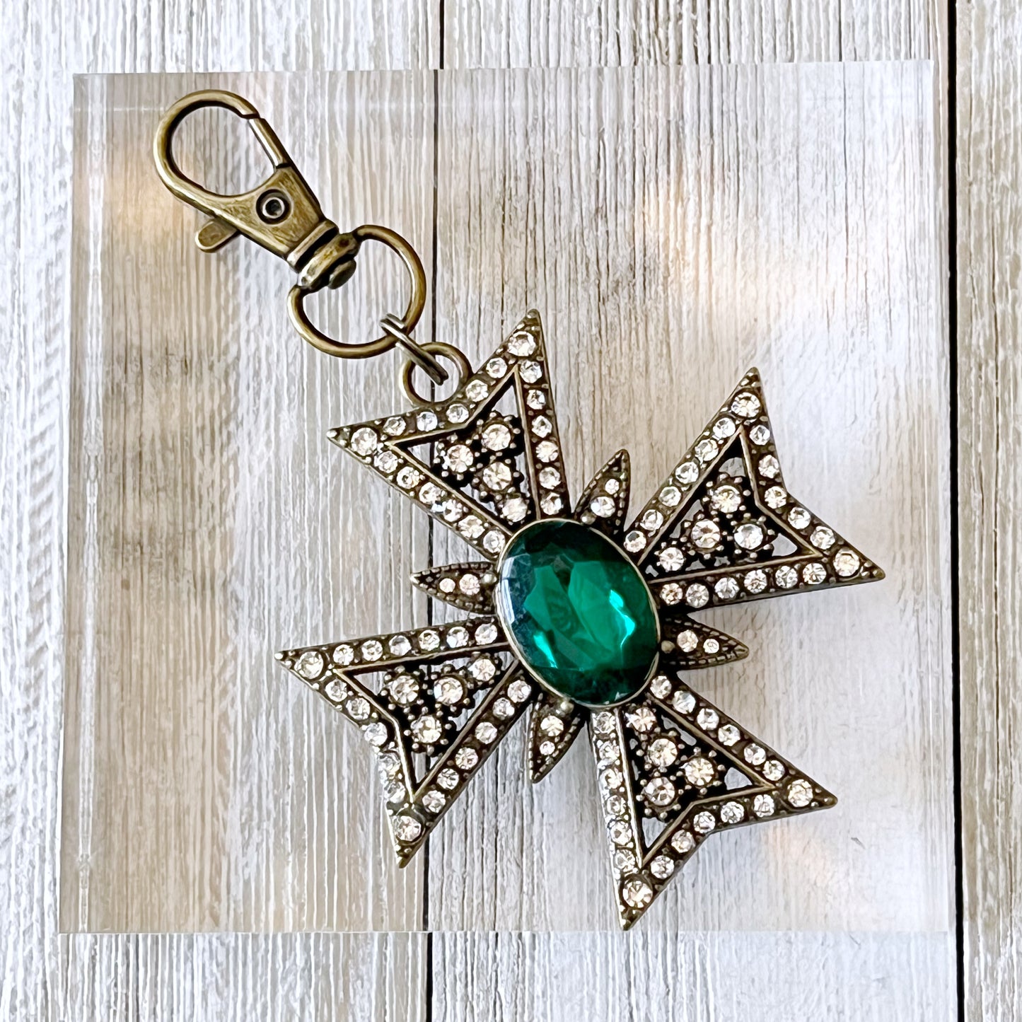 Emerald Jeweled Cross Purse Charm – Vintage-Inspired Bag Accessory