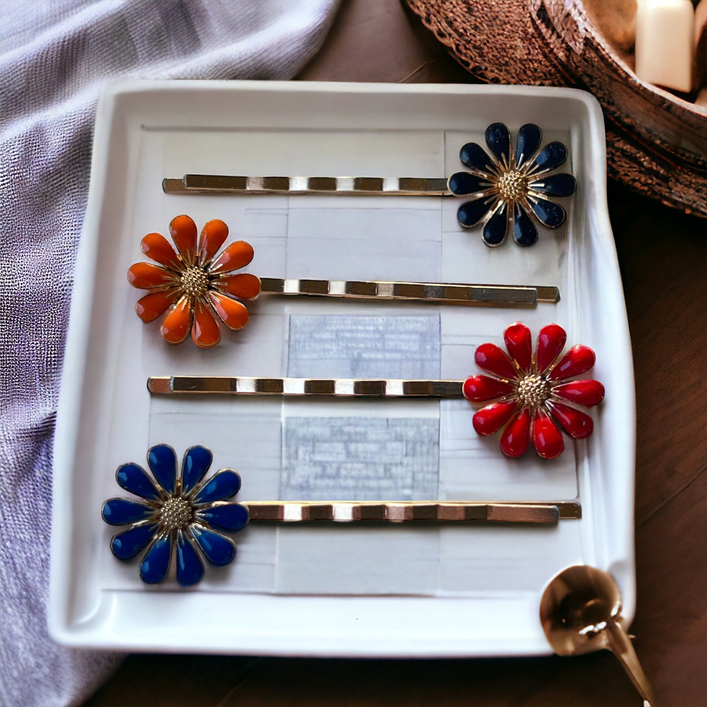 Bold Daisy Hair Pins – Set of 4 Retro Cottagecore Accessories