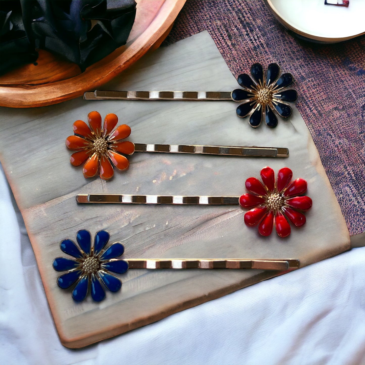 Bold Daisy Hair Pins – Set of 4 Retro Cottagecore Accessories