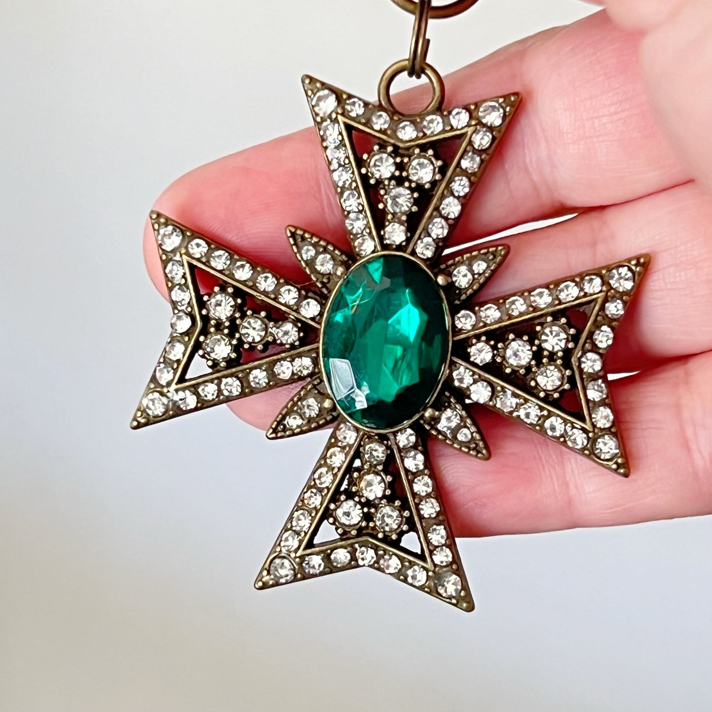 Emerald Jeweled Cross Purse Charm – Vintage-Inspired Bag Accessory