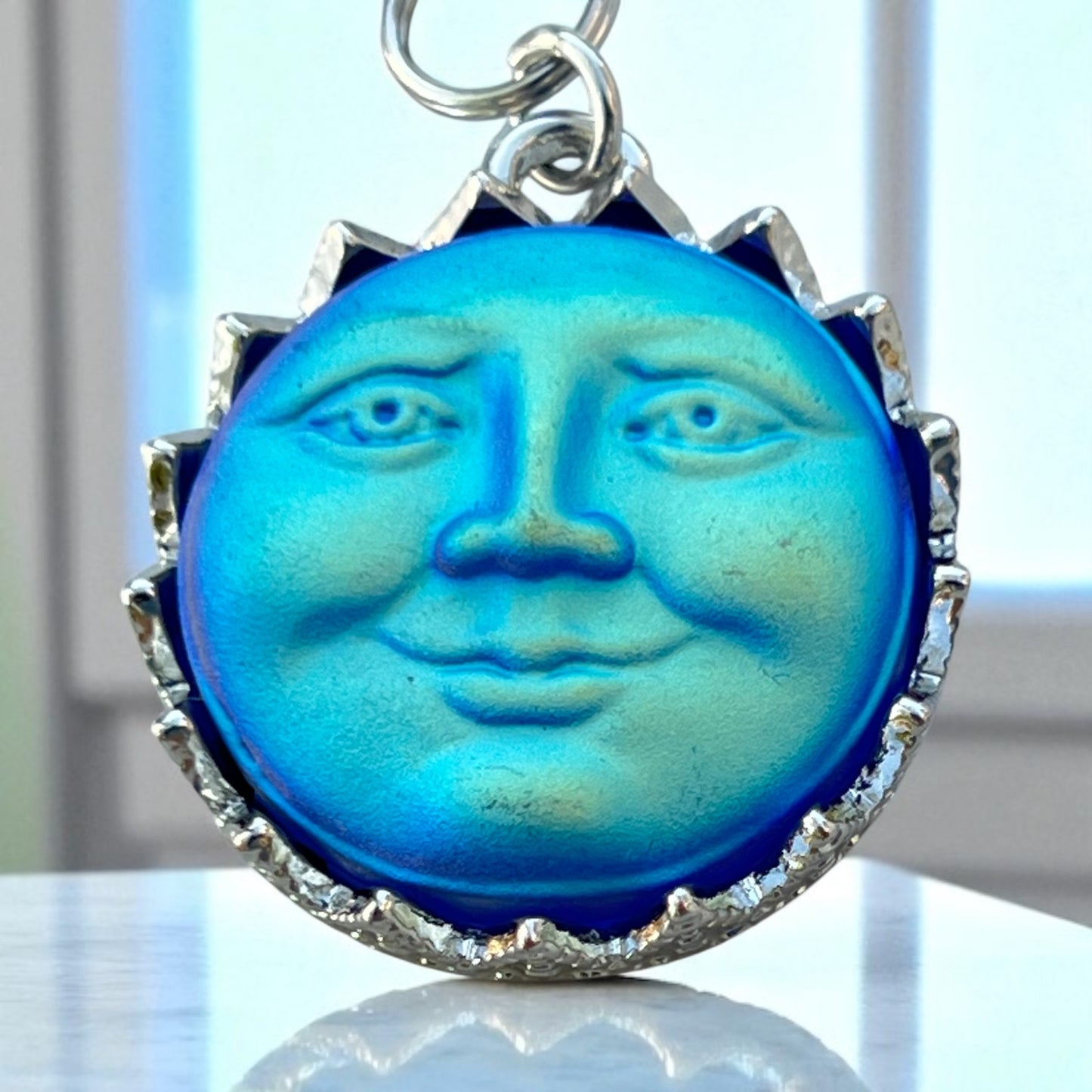 Blue Sun Face Purse Charm – Retro Celestial Keychain for Her