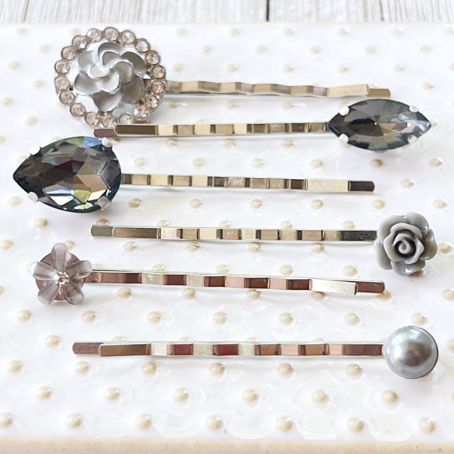 Gray Flower Rhinestone Hair Pins: Elegant Accents for Stylish Hairdos