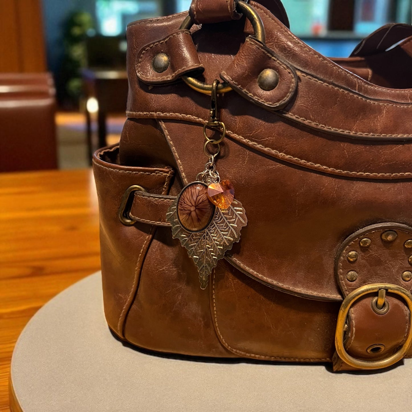 Encanto del bolso del llavero del tirón de la cremallera de la hoja con la piedra y el corazón del diamante artificial