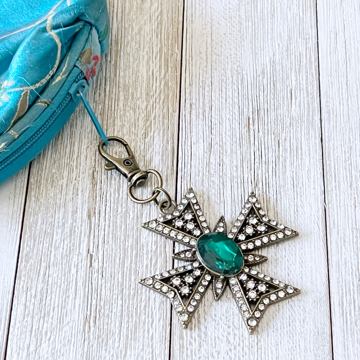 Emerald Jeweled Cross Purse Charm – Vintage-Inspired Bag Accessory