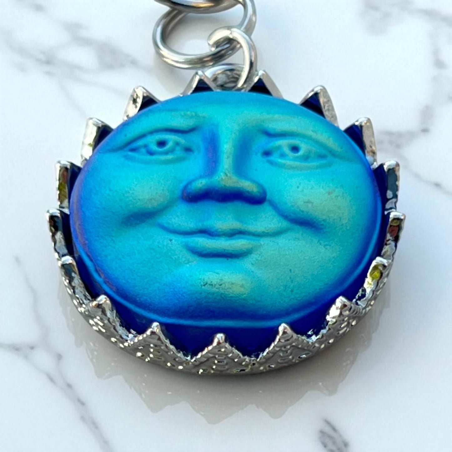 Blue Sun Face Purse Charm – Retro Celestial Keychain for Her