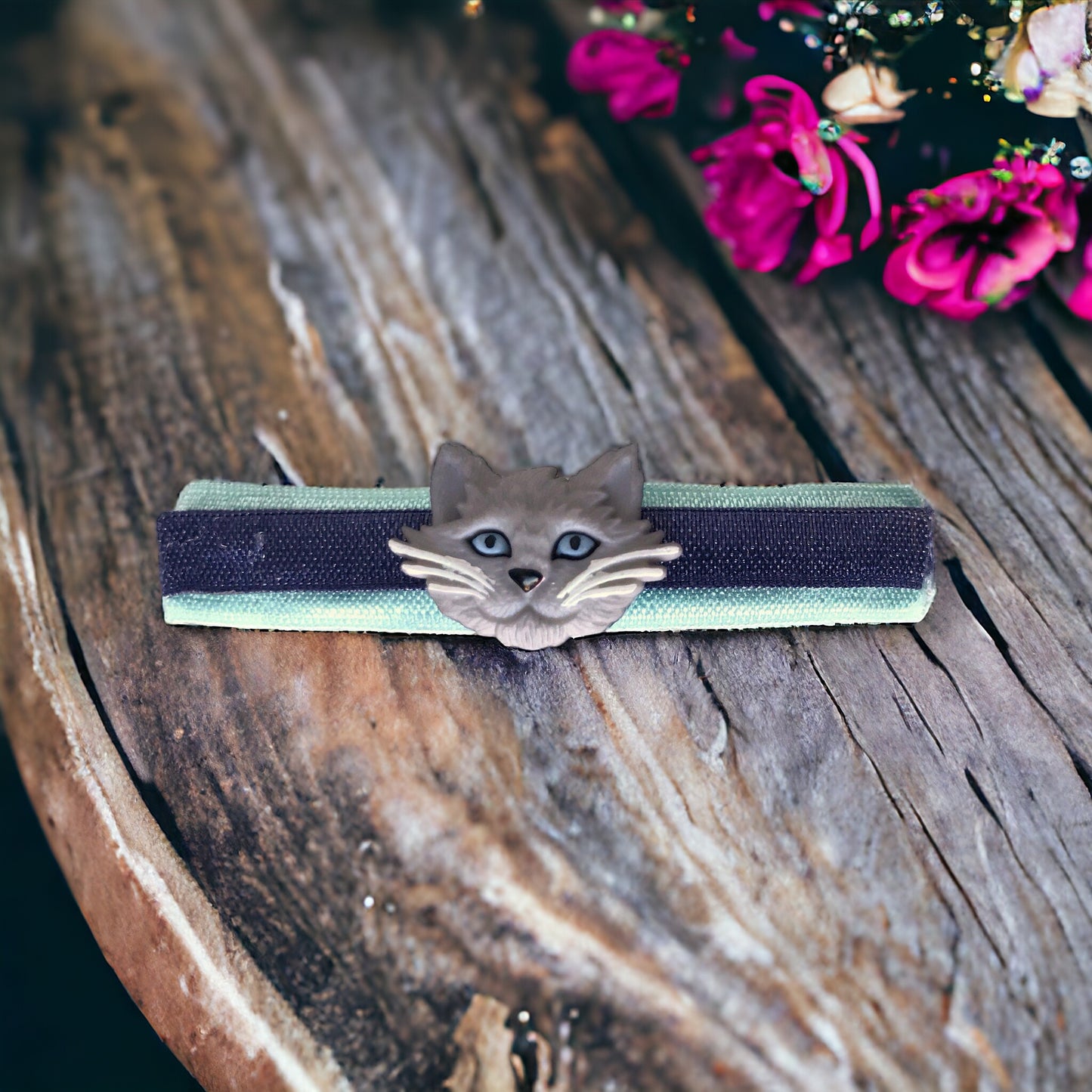 Gray Cat with Blue Hair Clip - Adorable Feline-Inspired Accessory