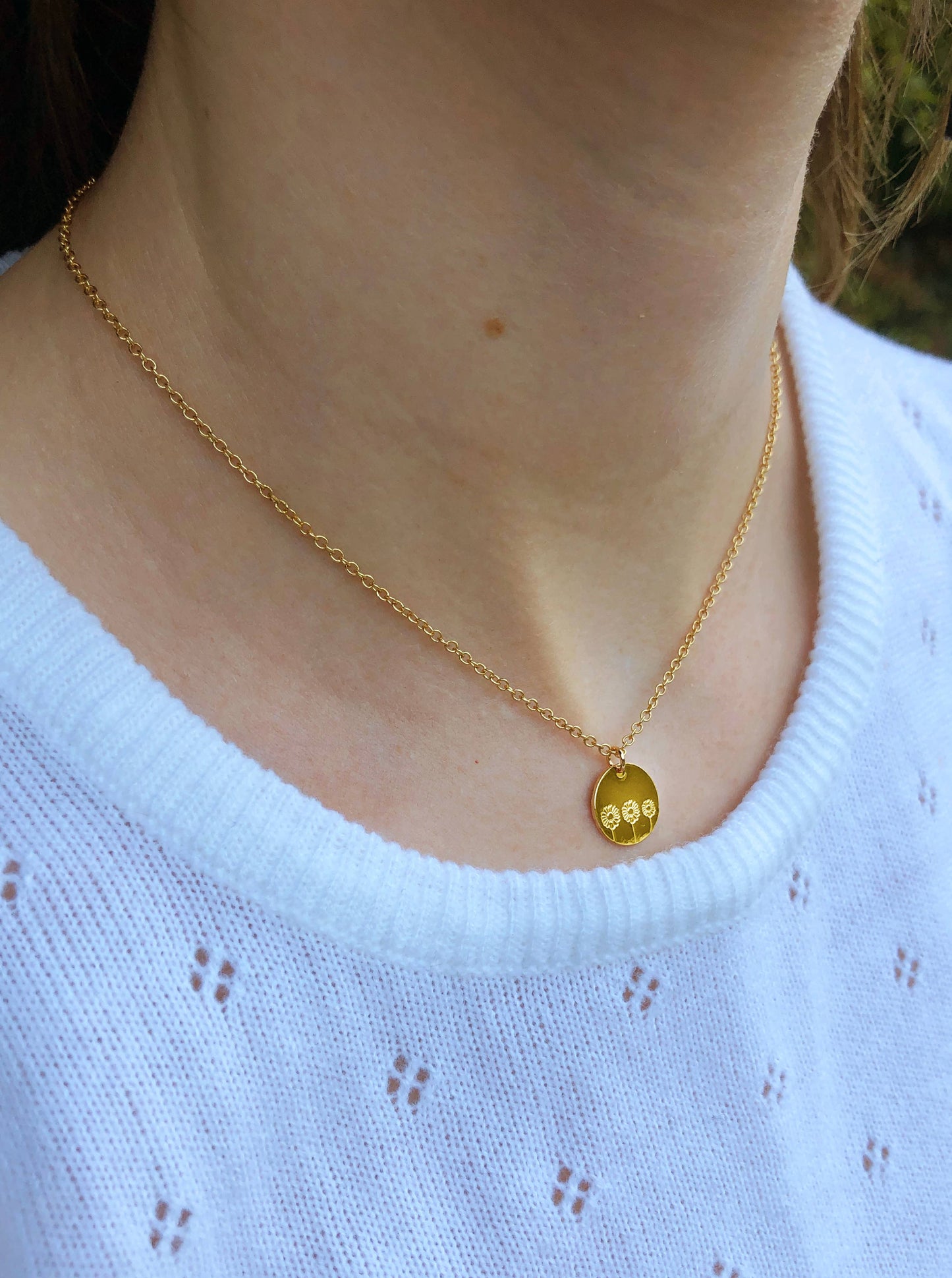 Daisy flower necklace styled on model with minimalist outfit