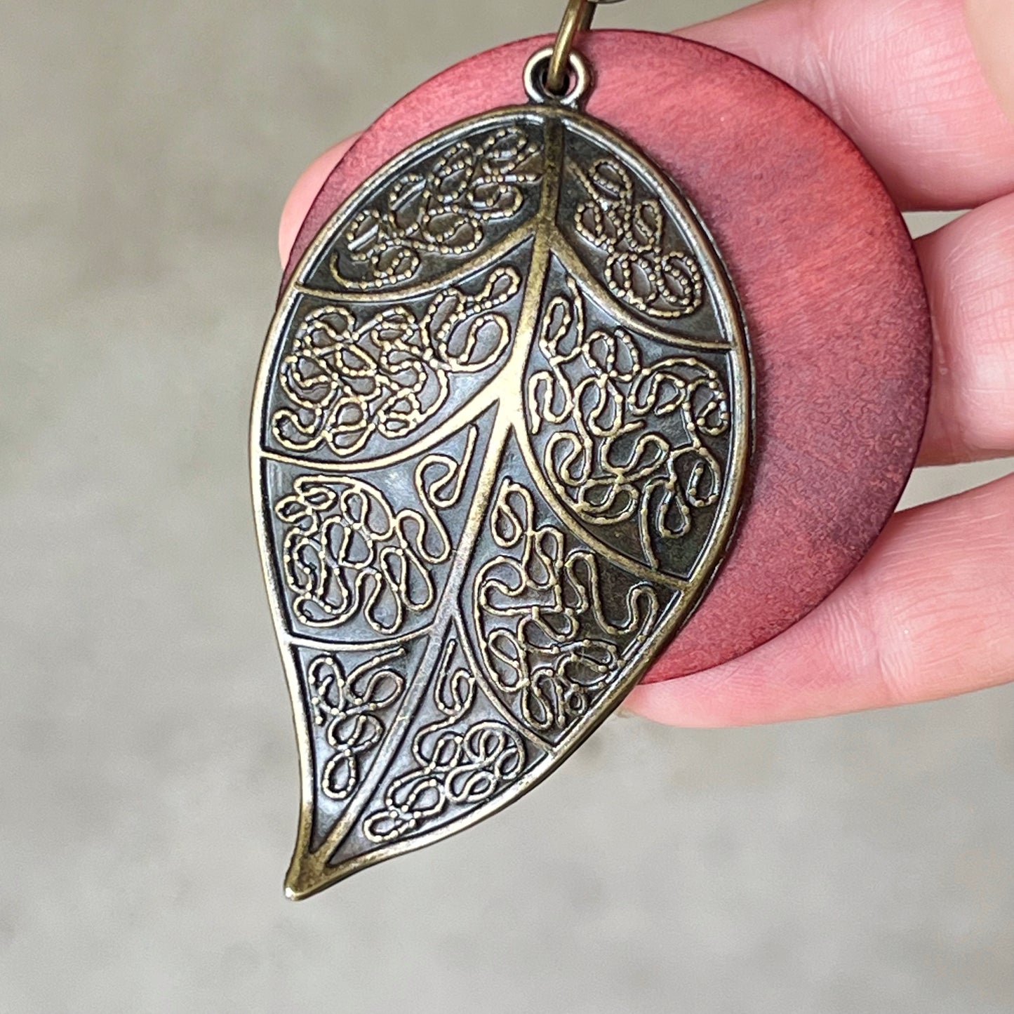 Filigree Leaf Purse Charm – Antique Bronze & Red Wood Keychain