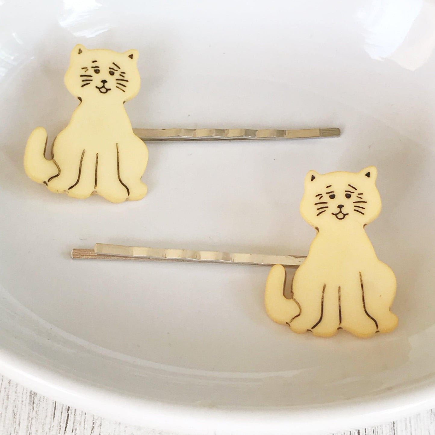 Yellow Cat Hair Pins: Adorable Feline Accents for Your Hairstyle