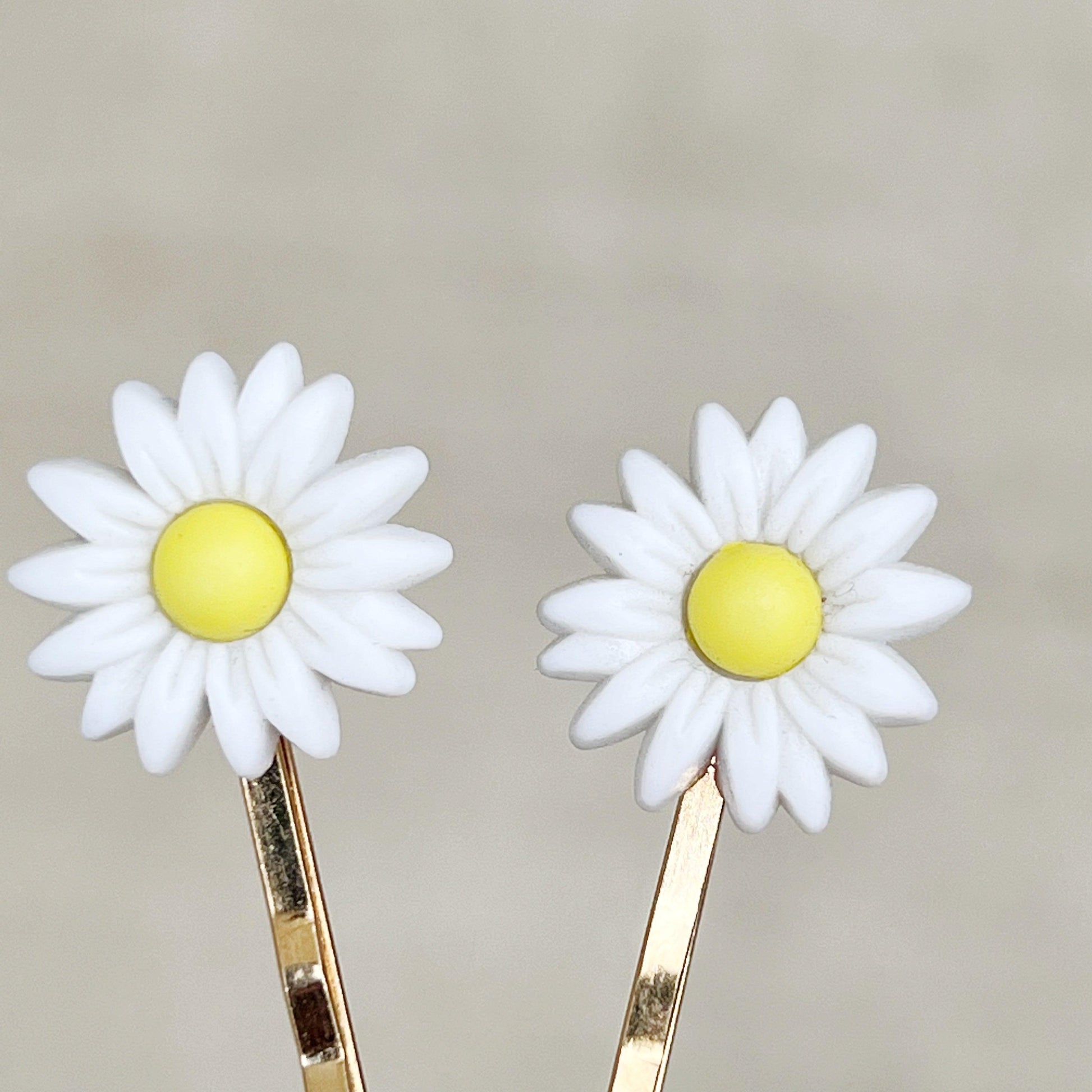 White Daisy Flower Decorative Hair Pins
