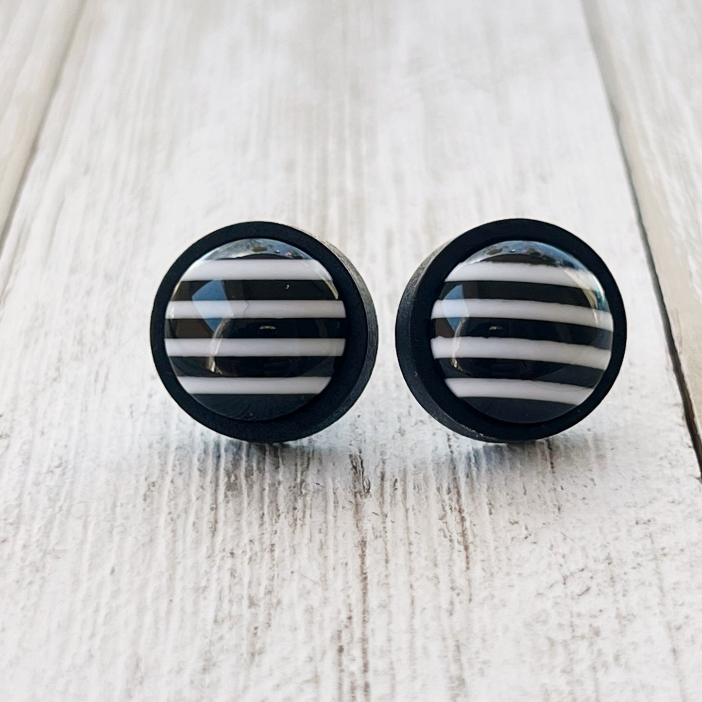 Black & White Stripe Stud Earrings – Bold Acrylic Retro Earrings in Wood