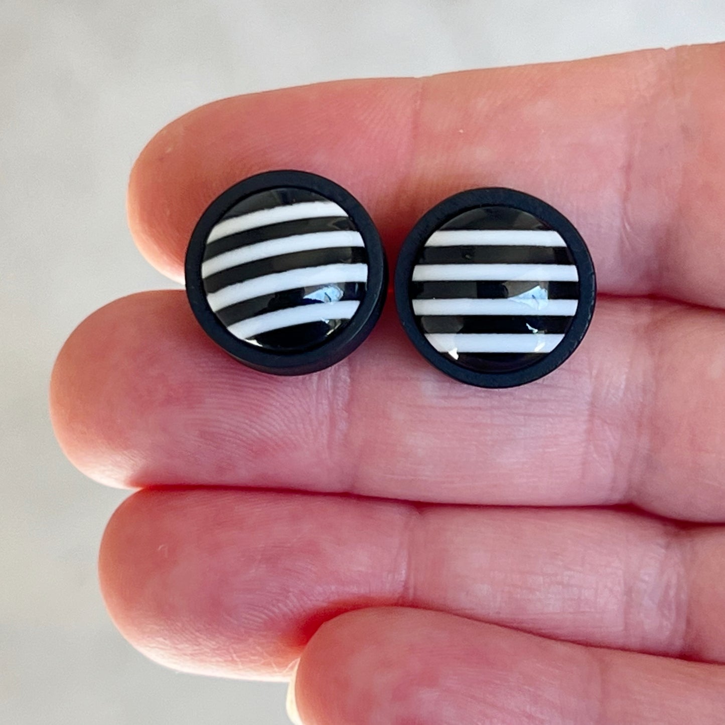 Black & White Stripe Stud Earrings – Bold Acrylic Retro Earrings in Wood