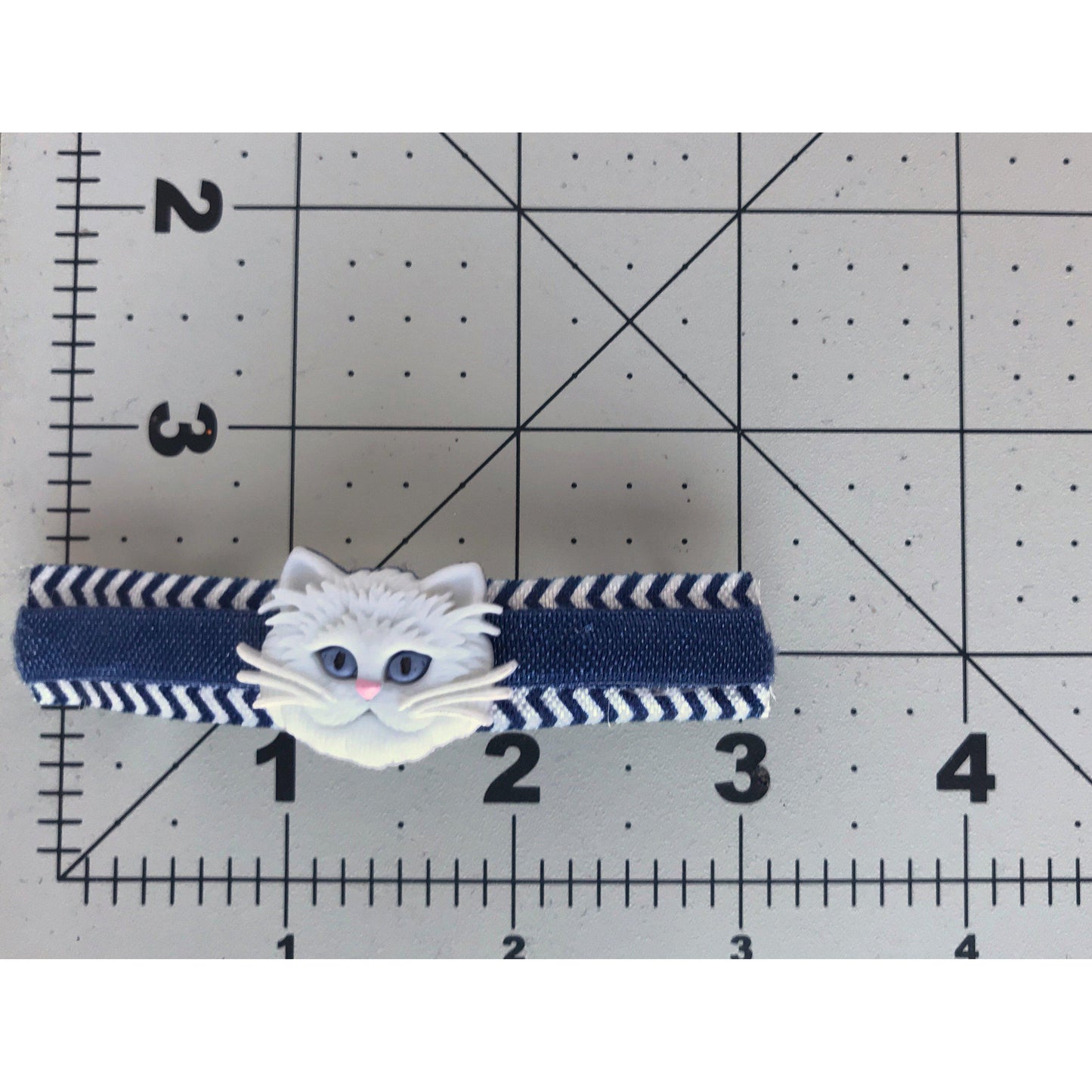 White Cat Barrette with Blue Chevron Design - Charming Feline-Inspired Hair Accessory