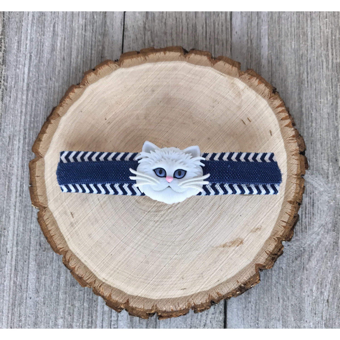 White Cat Barrette with Blue Chevron Design - Charming Feline-Inspired Hair Accessory