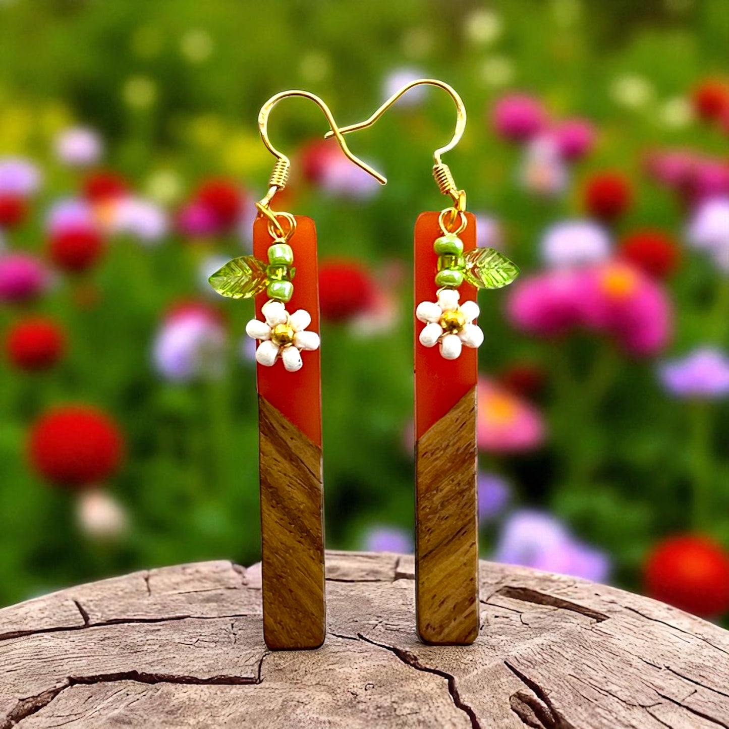 Boho Wood & Resin Daisy Earrings – Lightweight Botanical Dangles