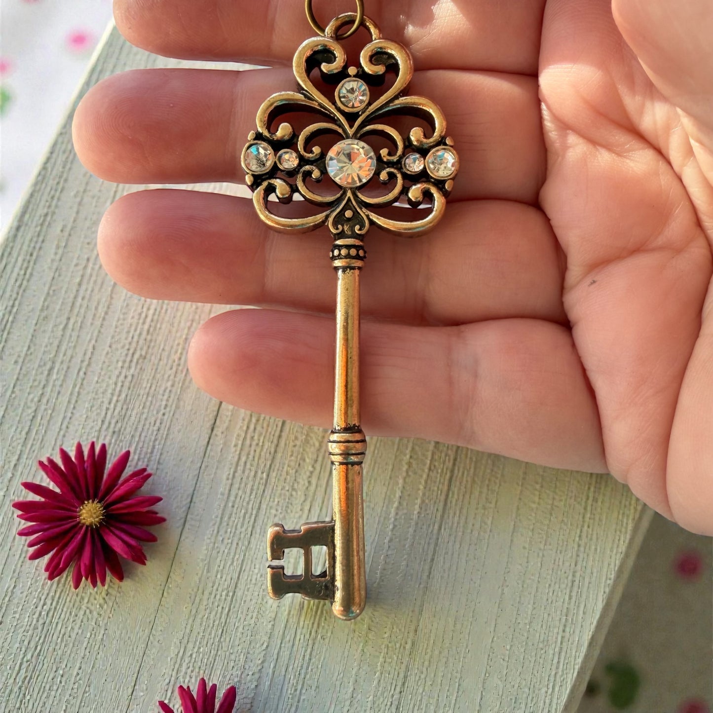 Vintage Rhinestone Key Purse Charm – Antique Gold Bag Accessory