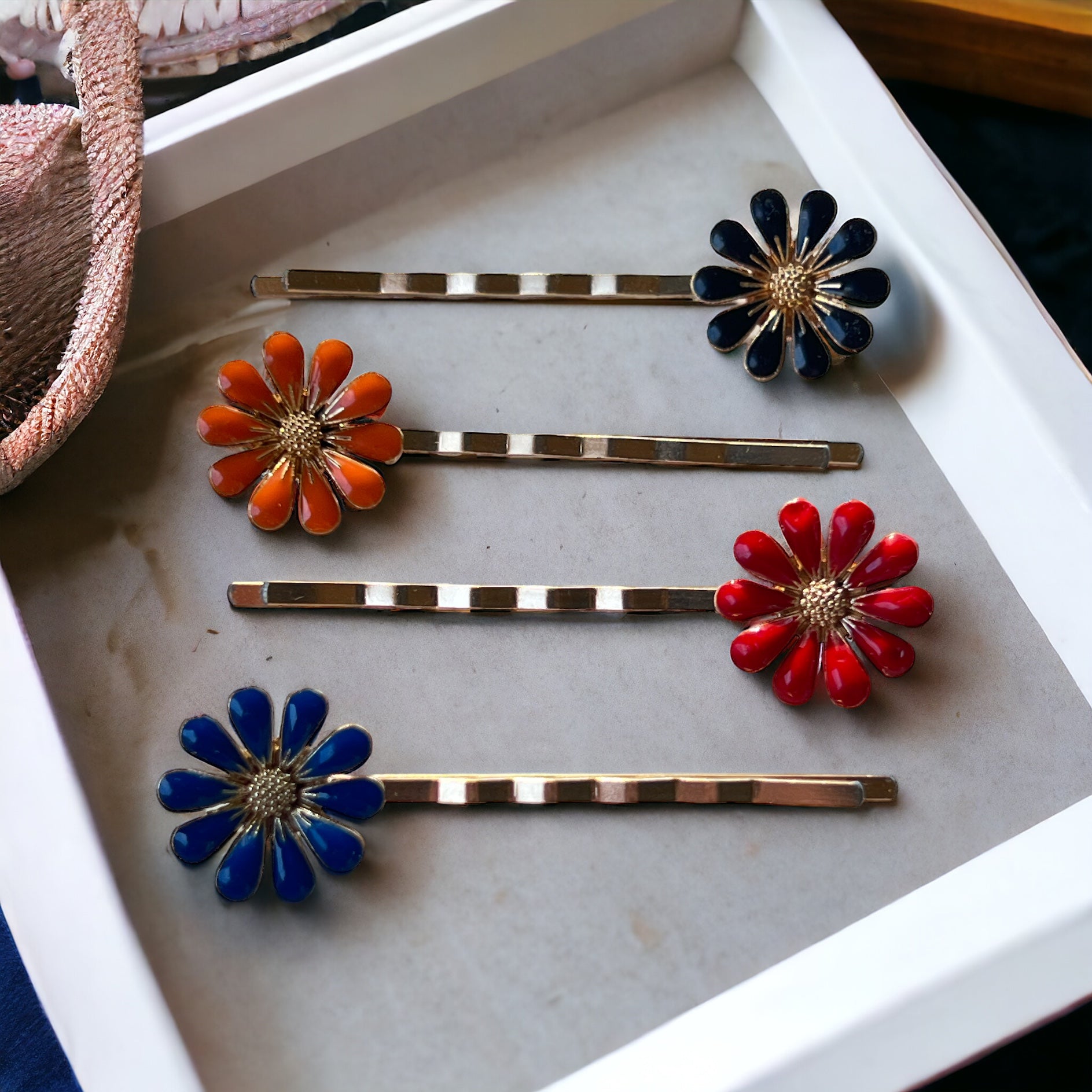 Bold Daisy Hair Pins – Set of 4 Retro Cottagecore Accessories