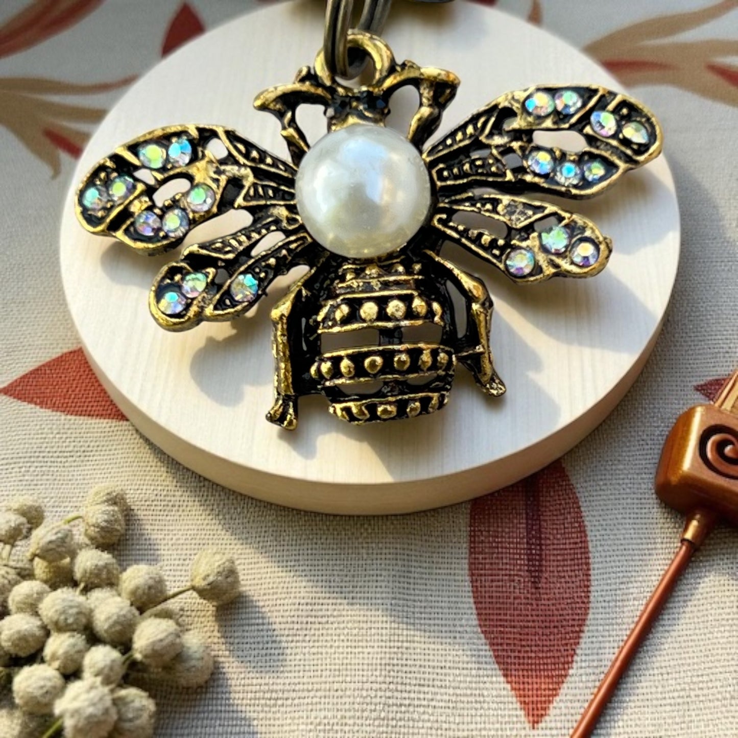 Pearl Bee Purse Charm – Vintage Rhinestone Bag Accessory