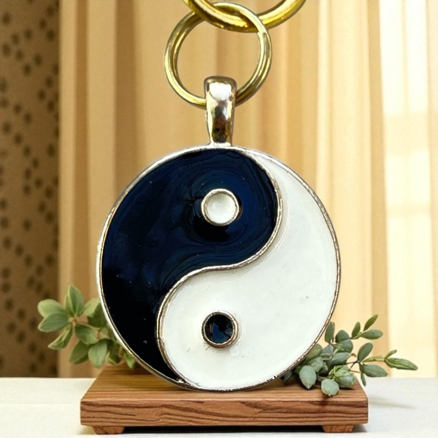 Yin Yang Purse Charm – Black & White Balance Keychain with Gold Clasp