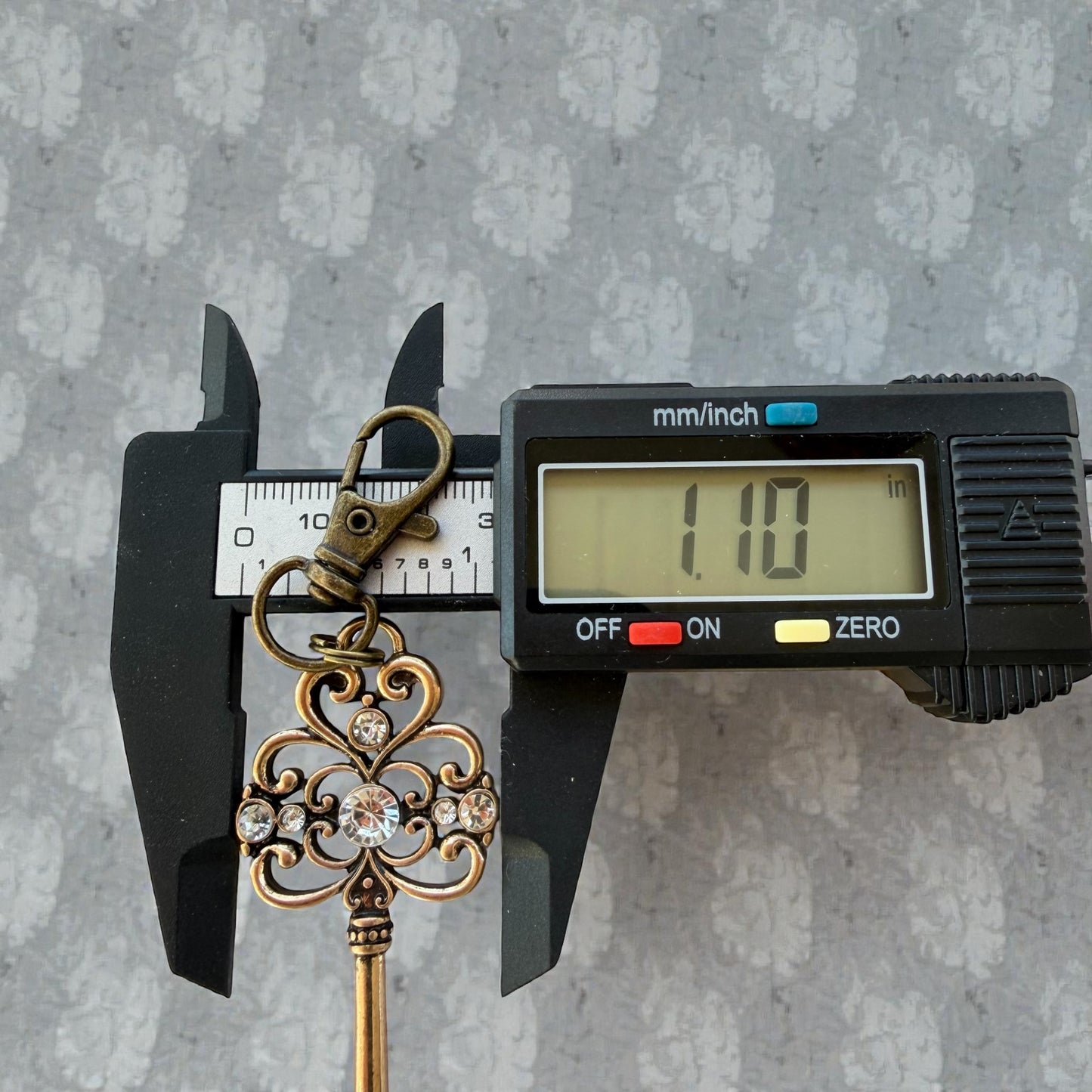 Vintage Rhinestone Key Purse Charm – Antique Gold Bag Accessory