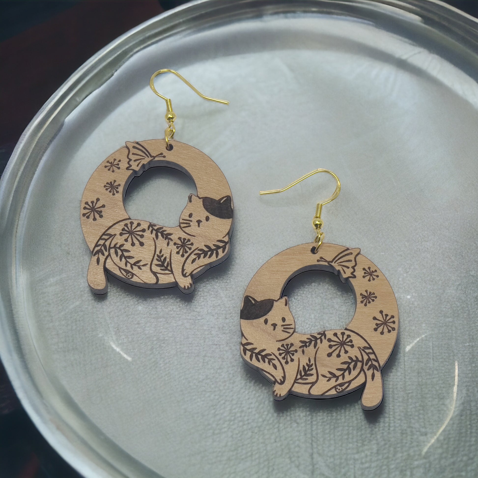 Floral Cat Circle Wood Earrings – Whimsical Nature-Inspired Feline Jewelry
