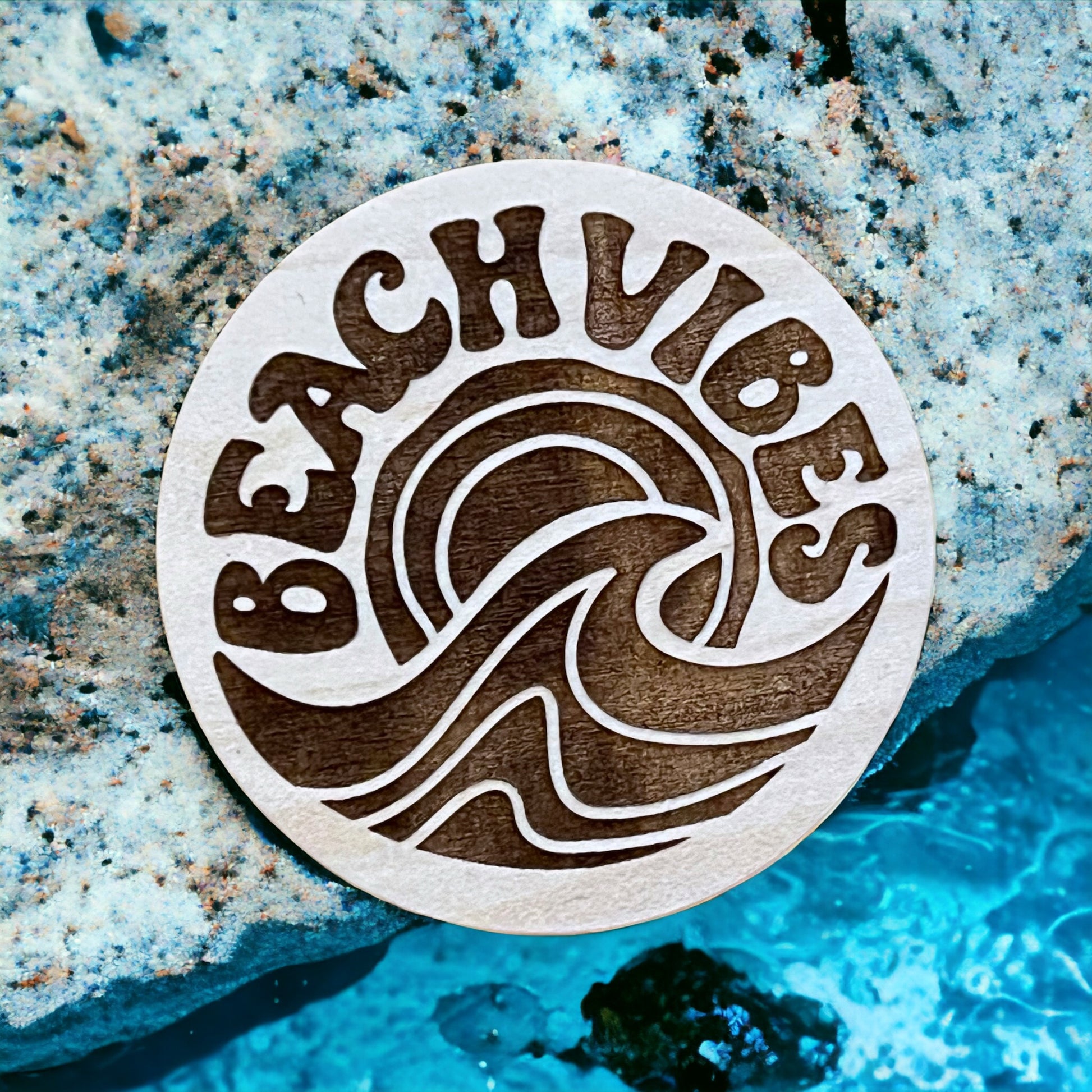Beach Vibes Wave Magnet – Round Wood Coastal Decor for Ocean Lovers