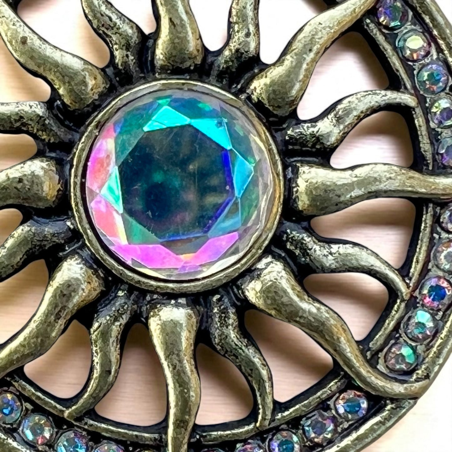 Sun Purse Charm – Radiant Boho Keychain with Iridescent Center