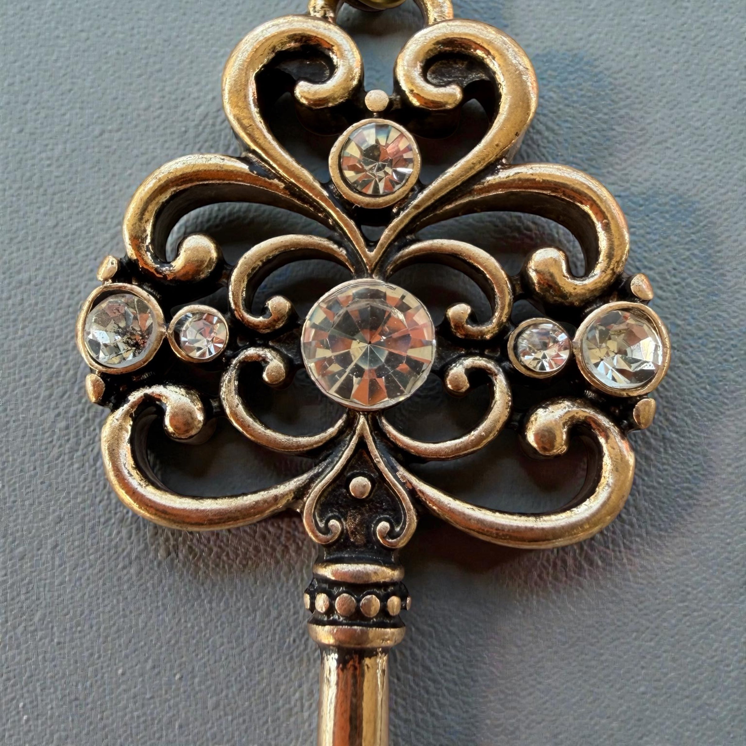 Vintage Key Purse Charm – Antique Gold Rhinestone Bag Accessory