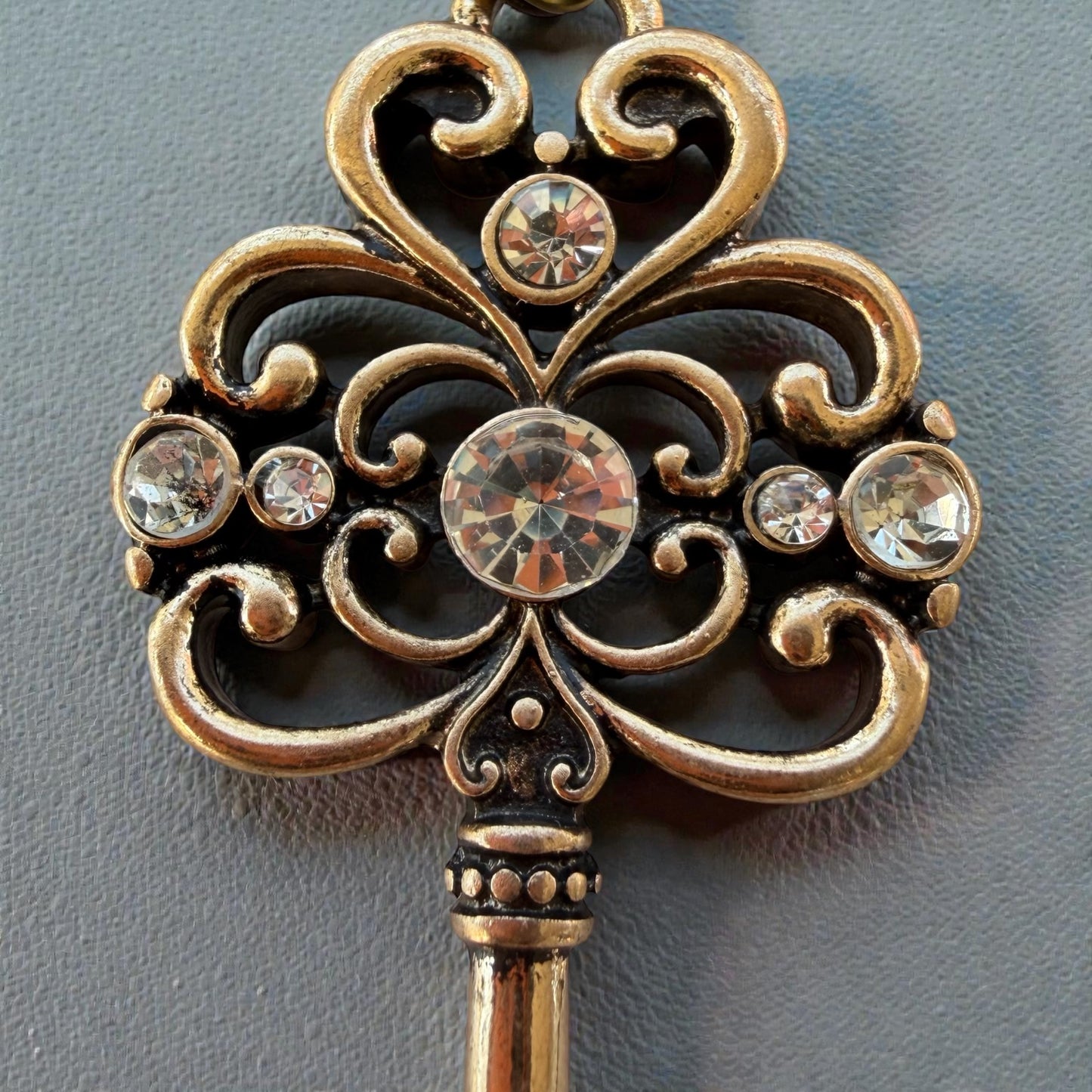 Vintage Rhinestone Key Purse Charm – Antique Gold Bag Accessory