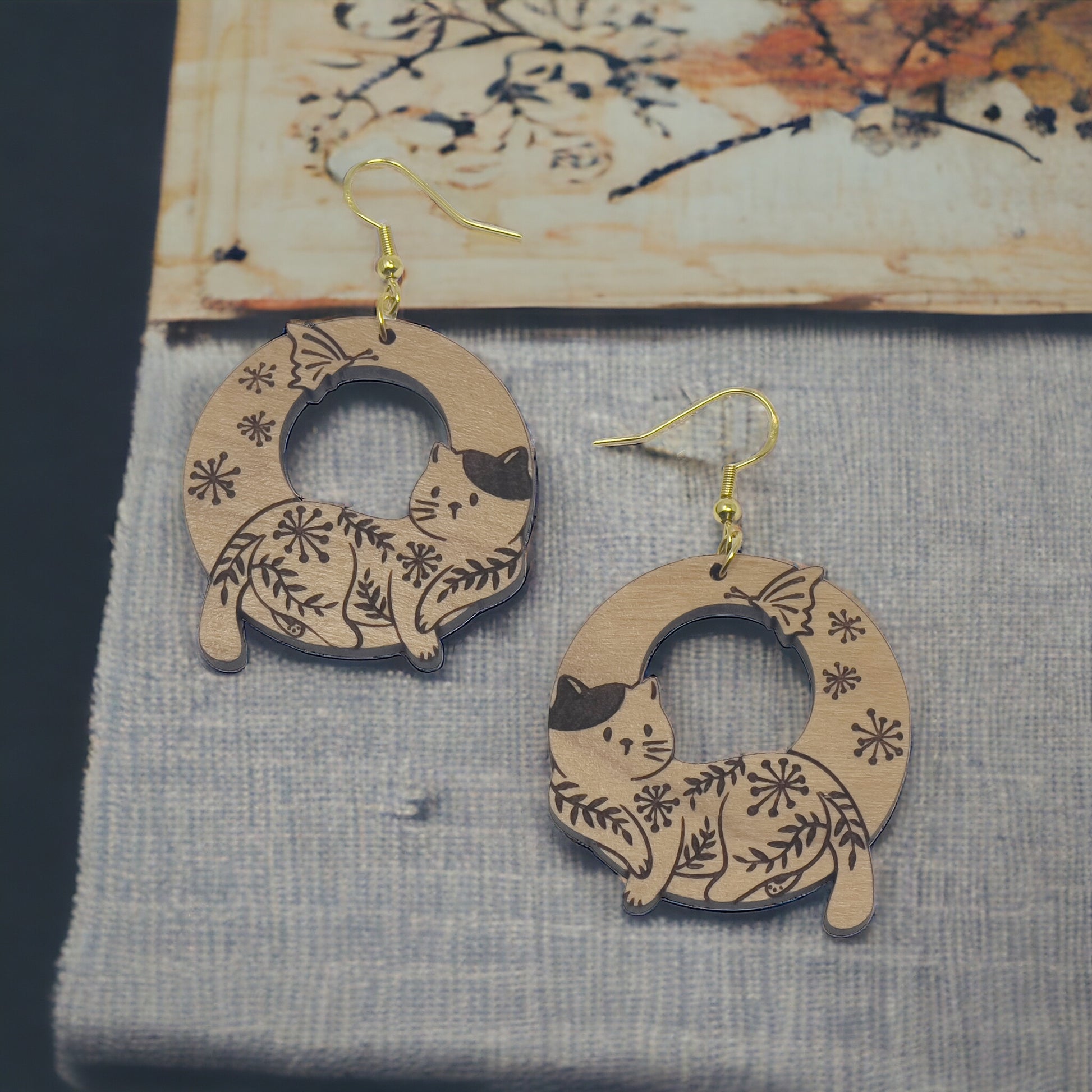 Floral Cat Circle Wood Earrings – Whimsical Nature-Inspired Feline Jewelry