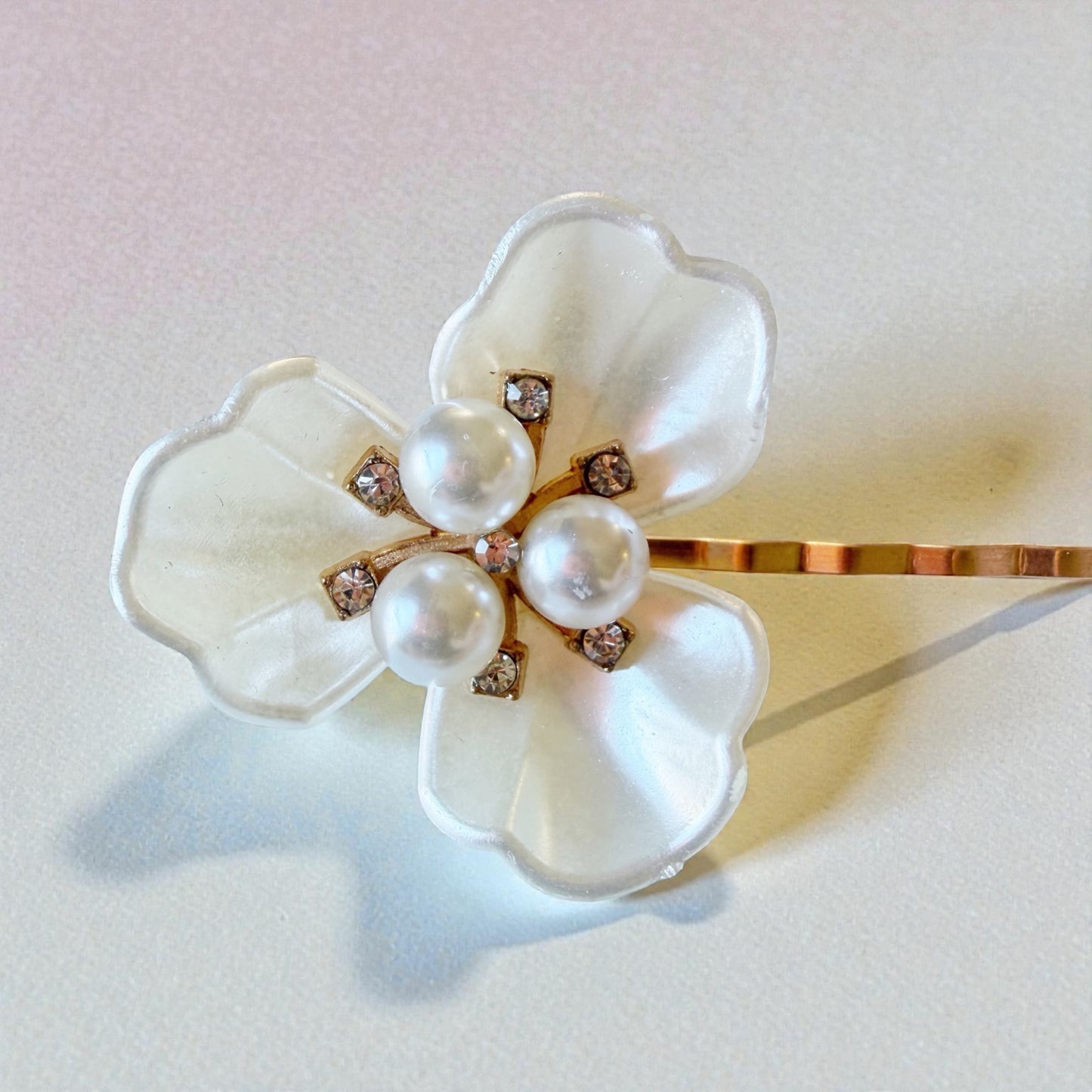 Pasador de pelo rosa de oro, clip de pelo de perla, pasador floral Bobby, pasador de pelo de flor, pasador de pelo vintage, barrette de oro antiguo, clip de pelo de mujer, mariposa