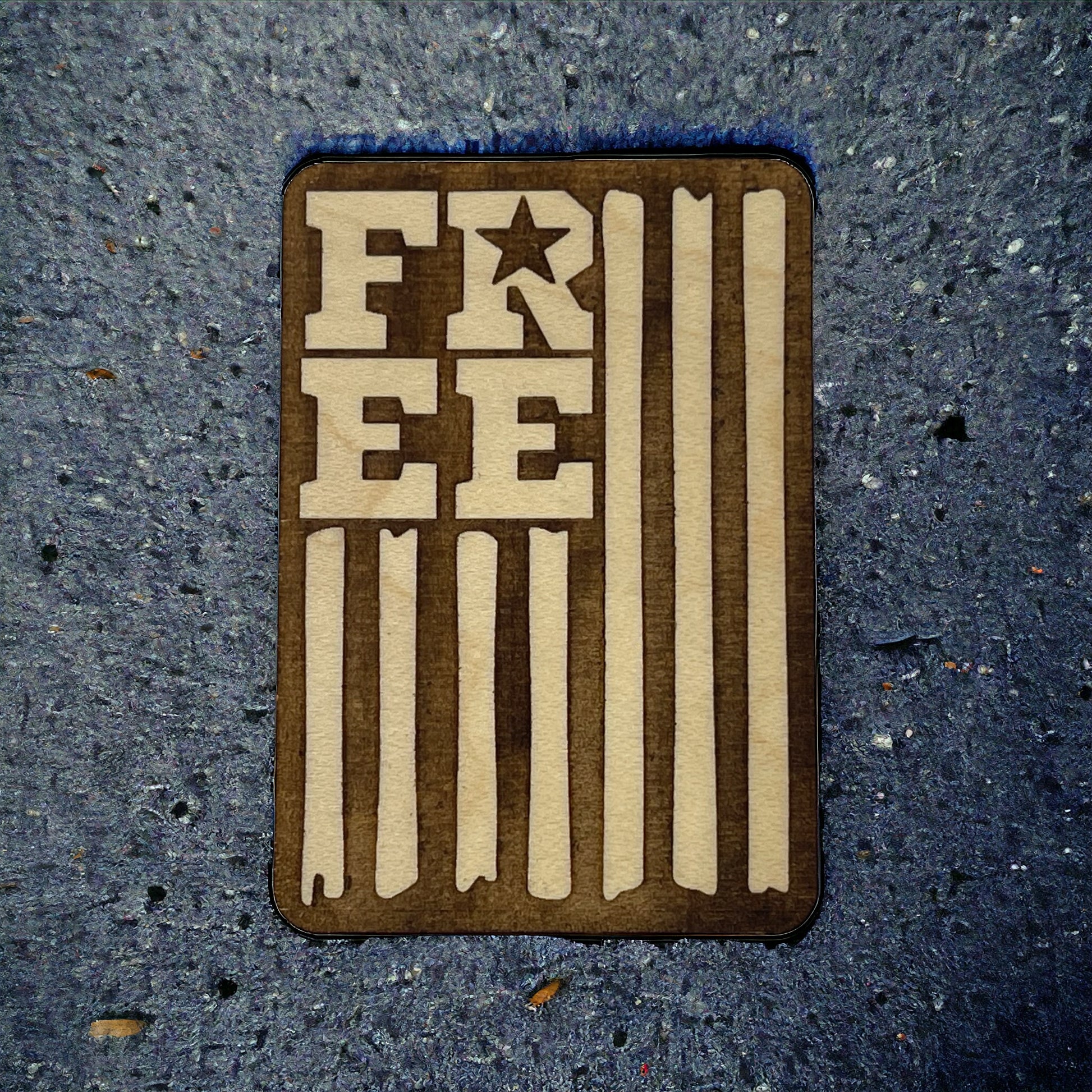 Free Flag Vertical Magnet – Patriotic Rustic Wood Decor