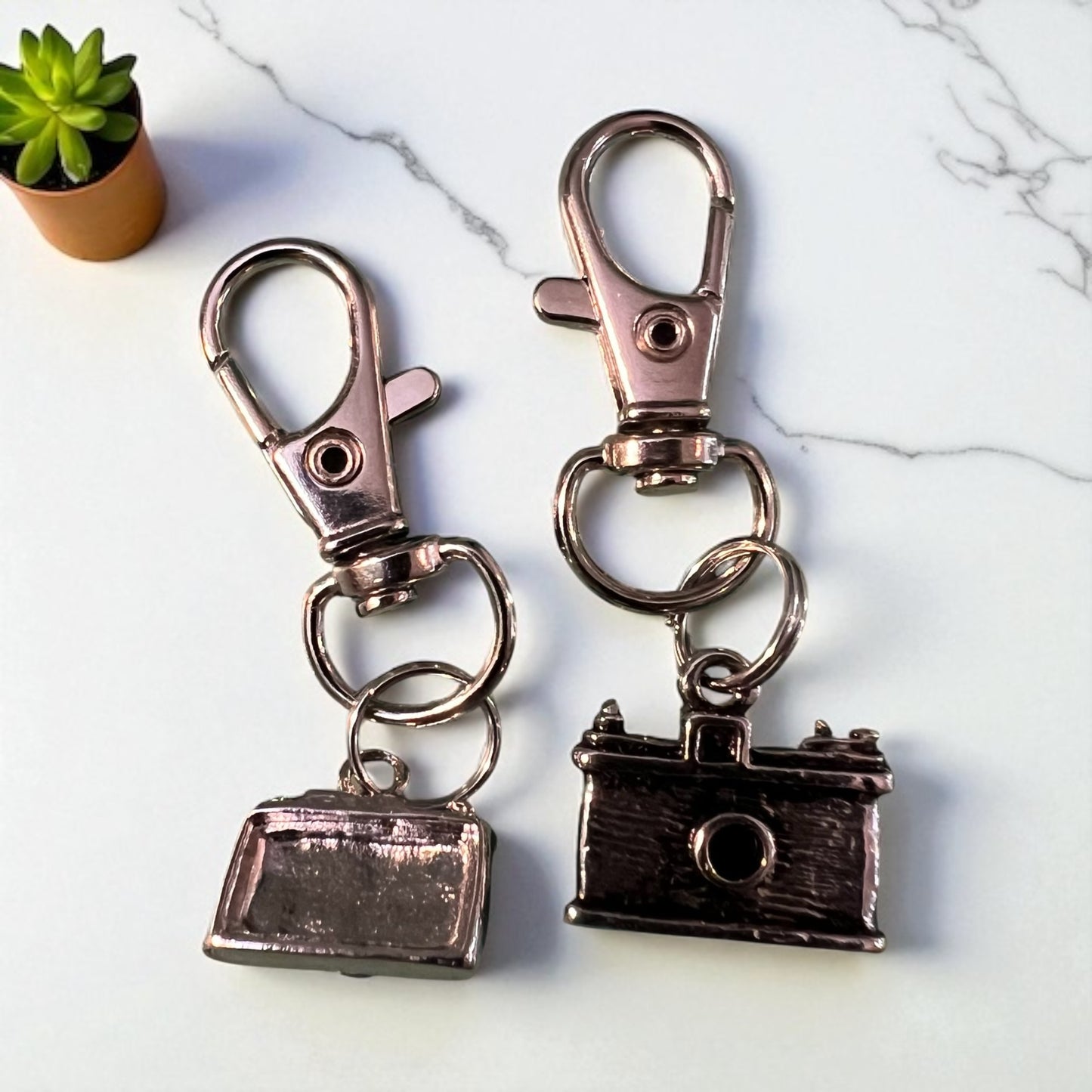 Camera Zipper Pull Keychain Purse Charms Set of 2 - Stylish Accessories for Photography Lovers