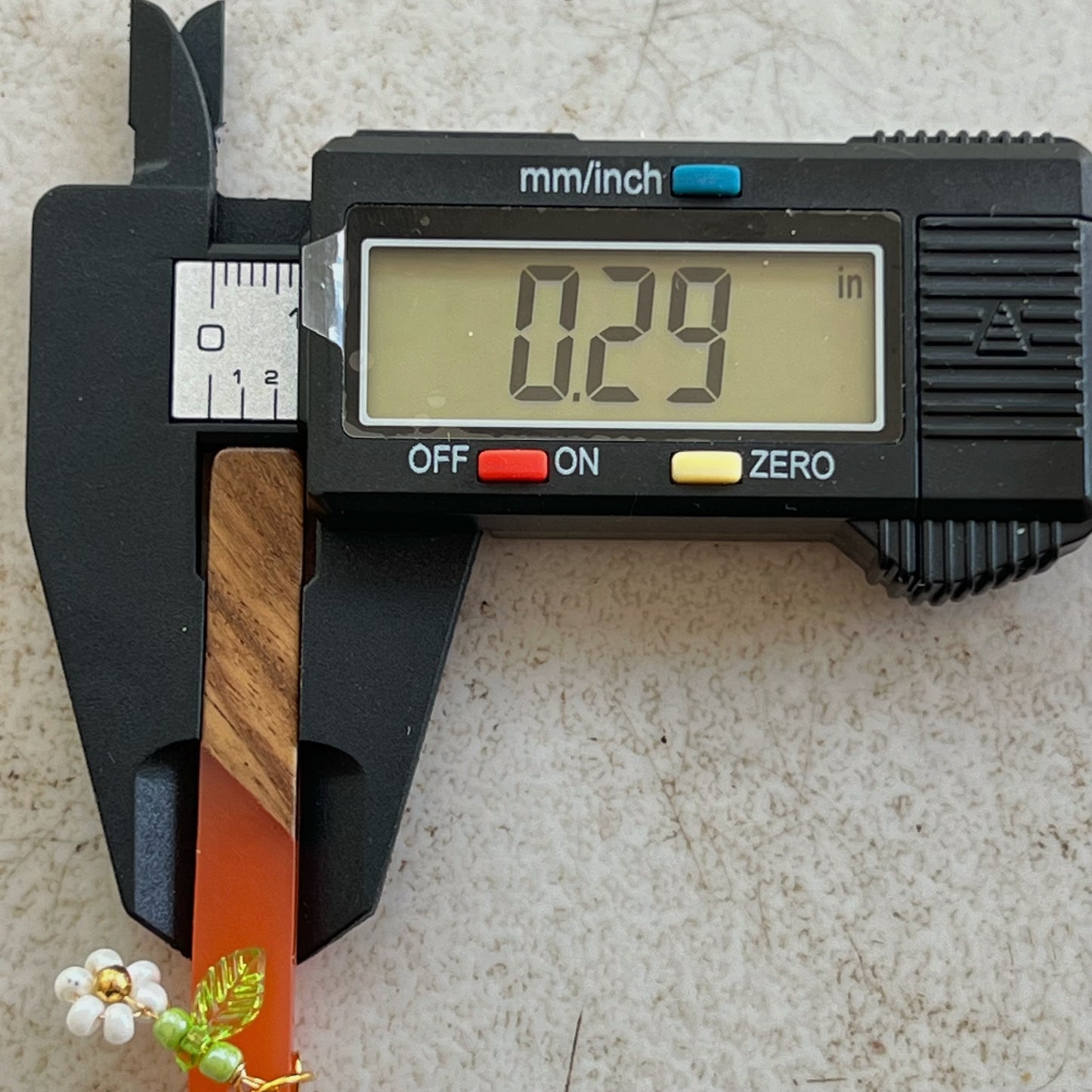 Boho Wood & Resin Daisy Earrings – Lightweight Botanical Dangles