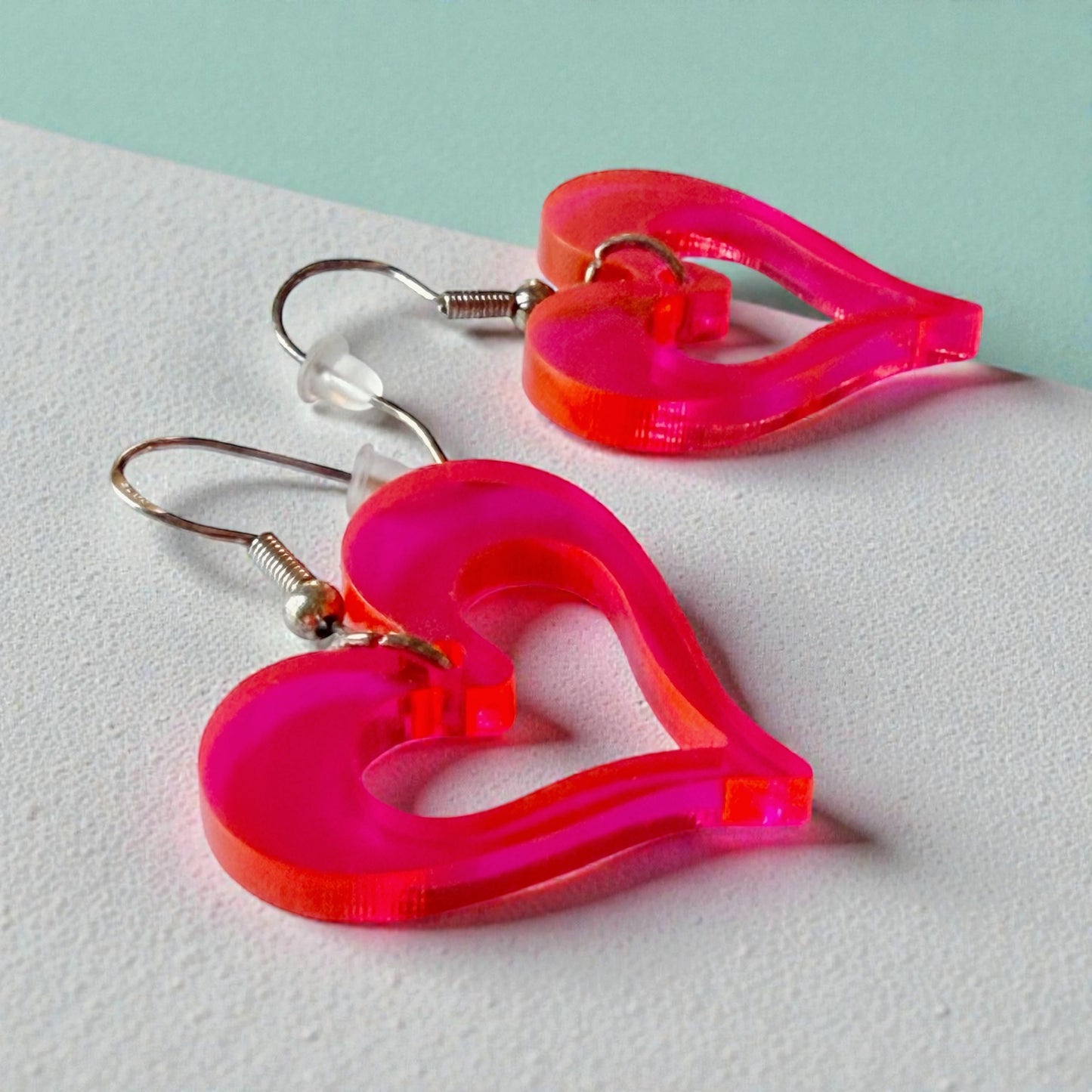Neon Pink Heart Acrylic Earrings – Retro Y2K Statement Dangles