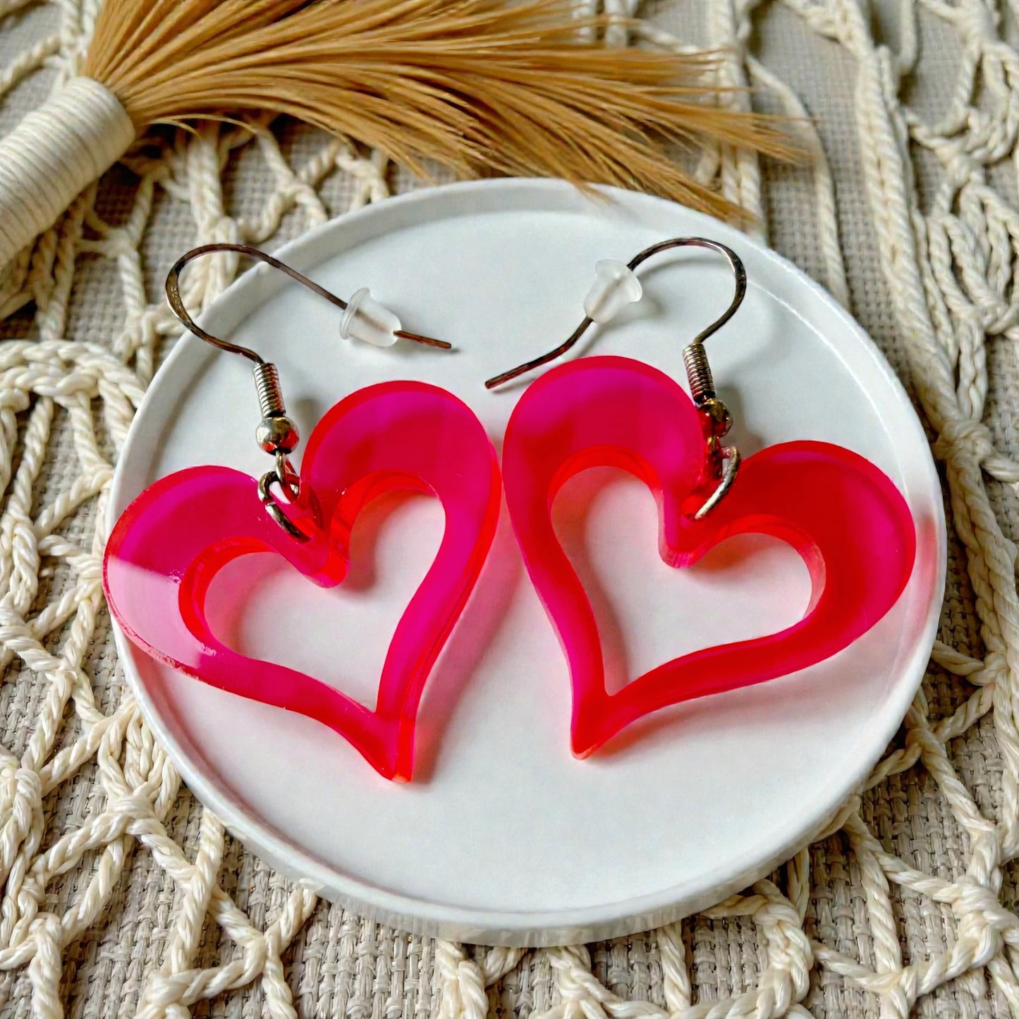 Neon Pink Heart Acrylic Earrings – Retro Y2K Statement Dangles