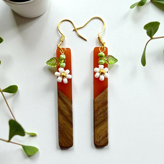 Boho Wood & Resin Daisy Earrings – Lightweight Botanical Dangles