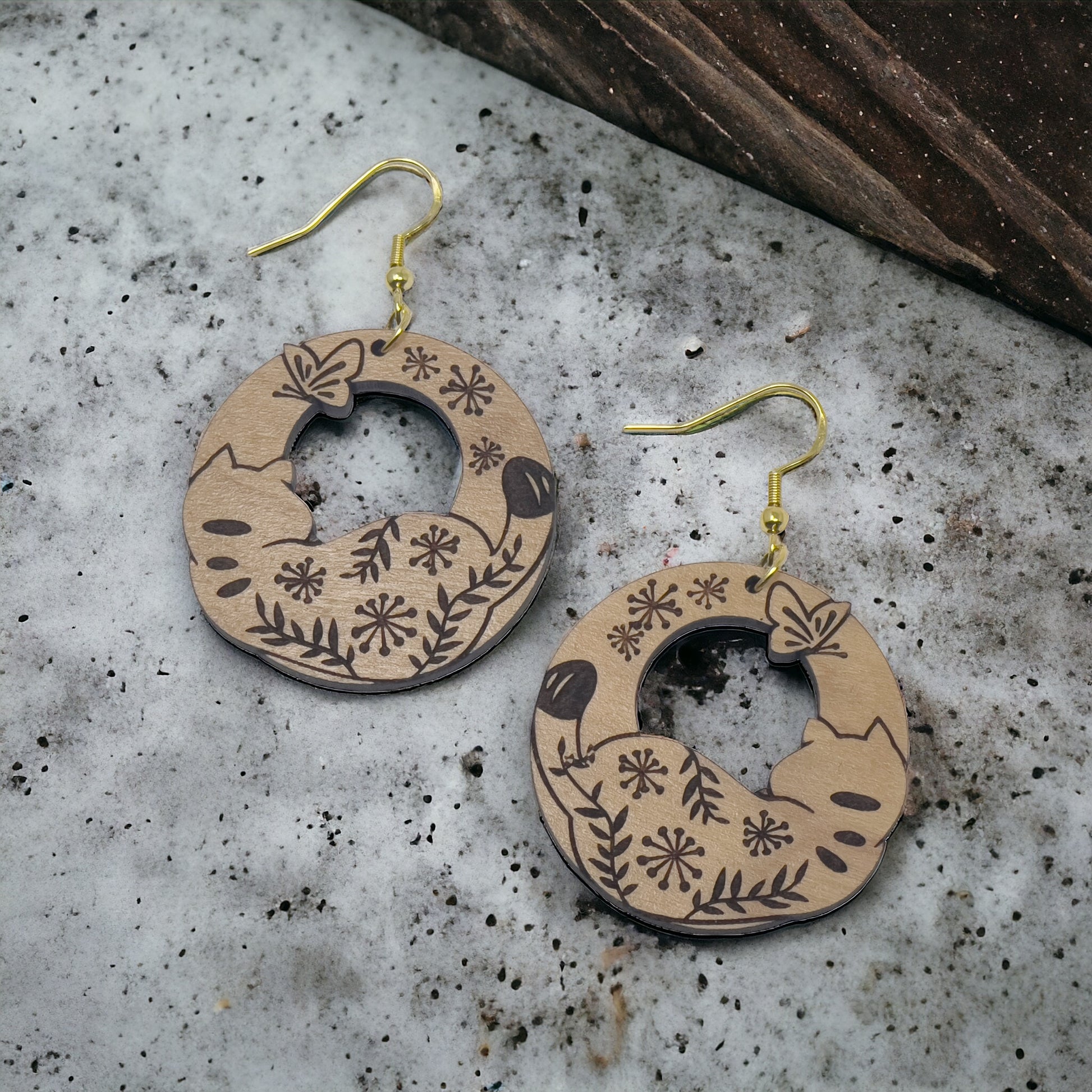 Floral Cat Circle Wood Earrings – Whimsical Nature-Inspired Feline Jewelry